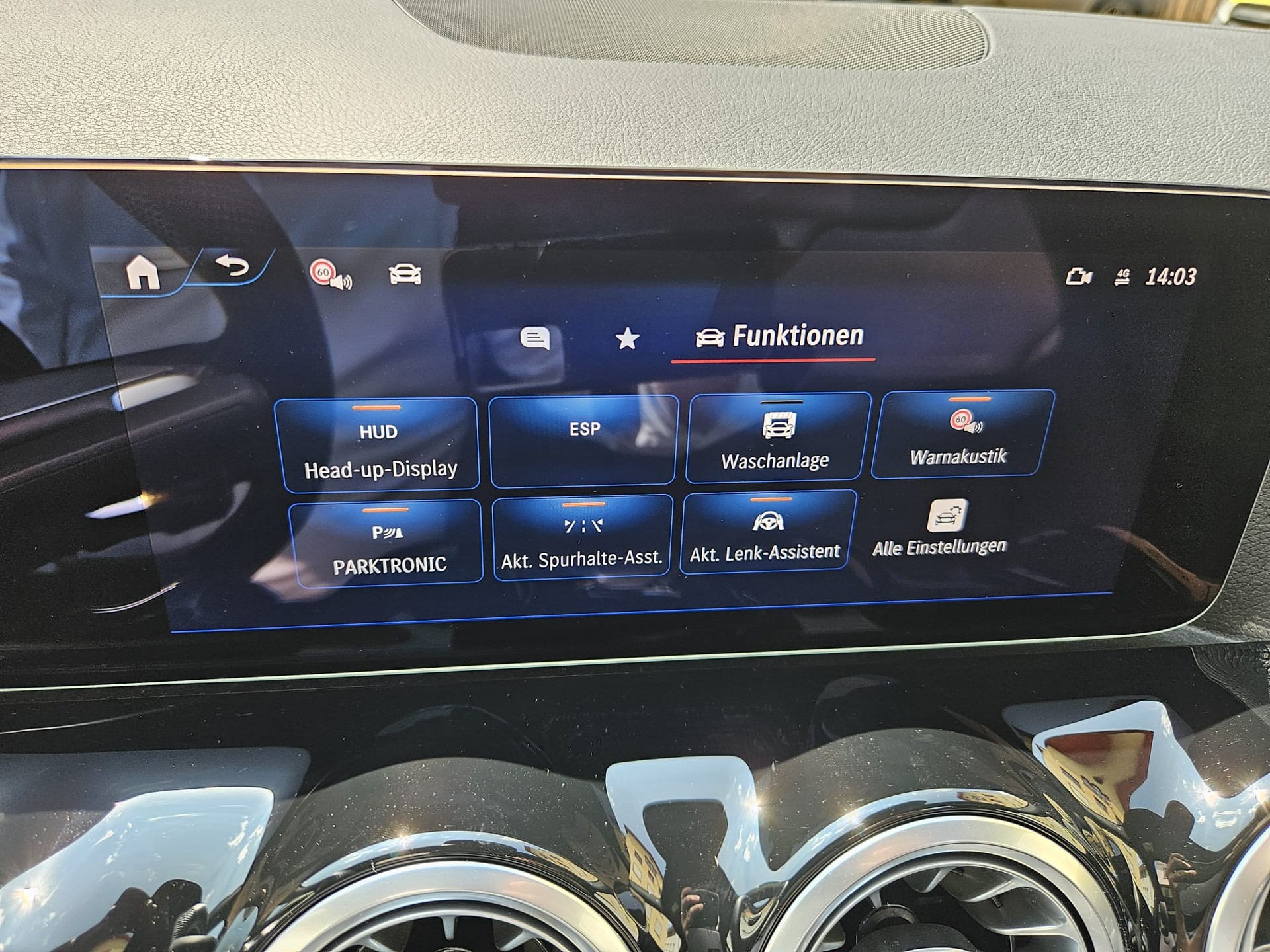 MERCEDES-BENZ EQA 350 Swiss Star AMG Line 4matic-image-14