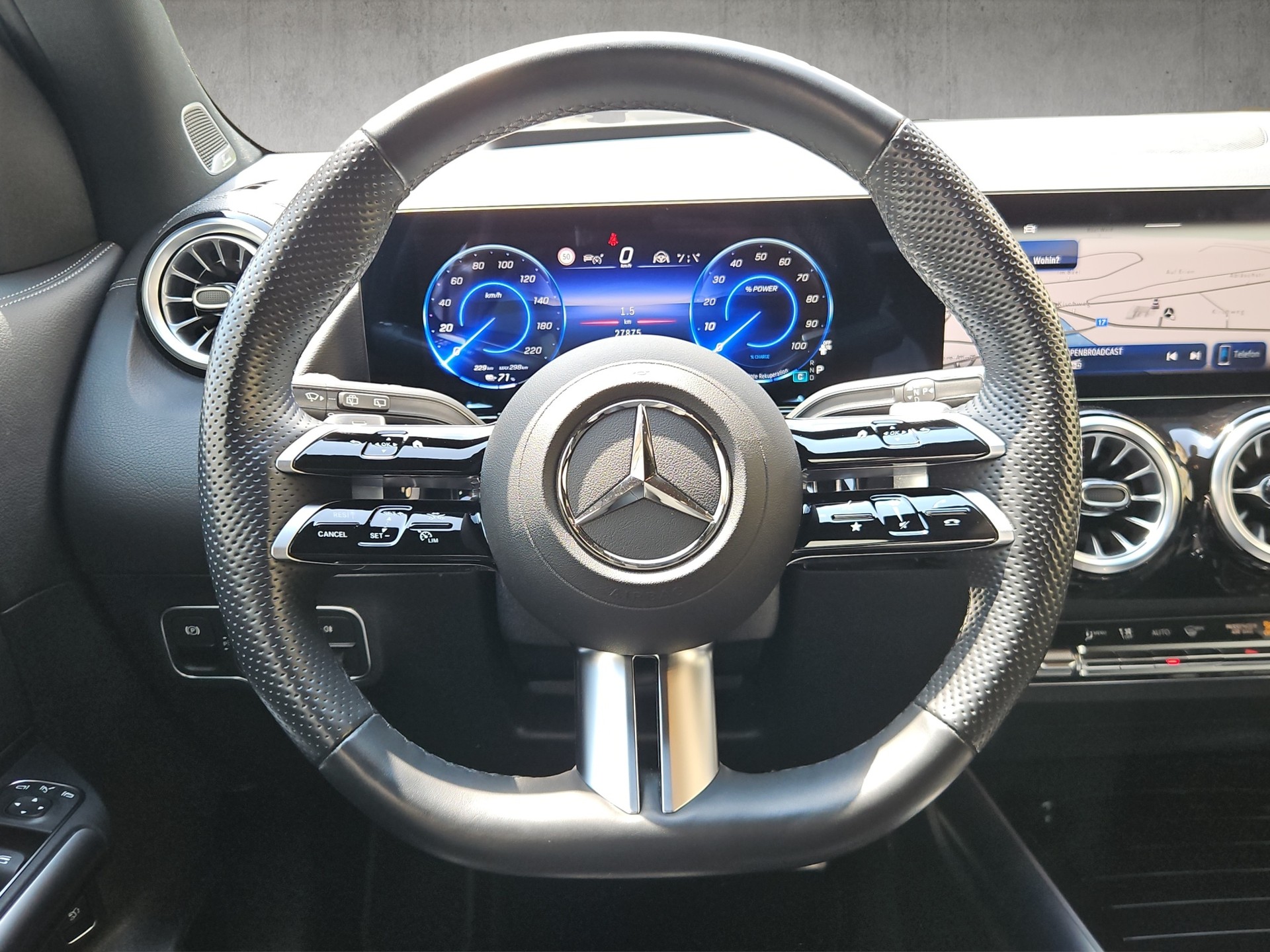 MERCEDES-BENZ EQA 350 Swiss Star AMG Line 4matic-image-13