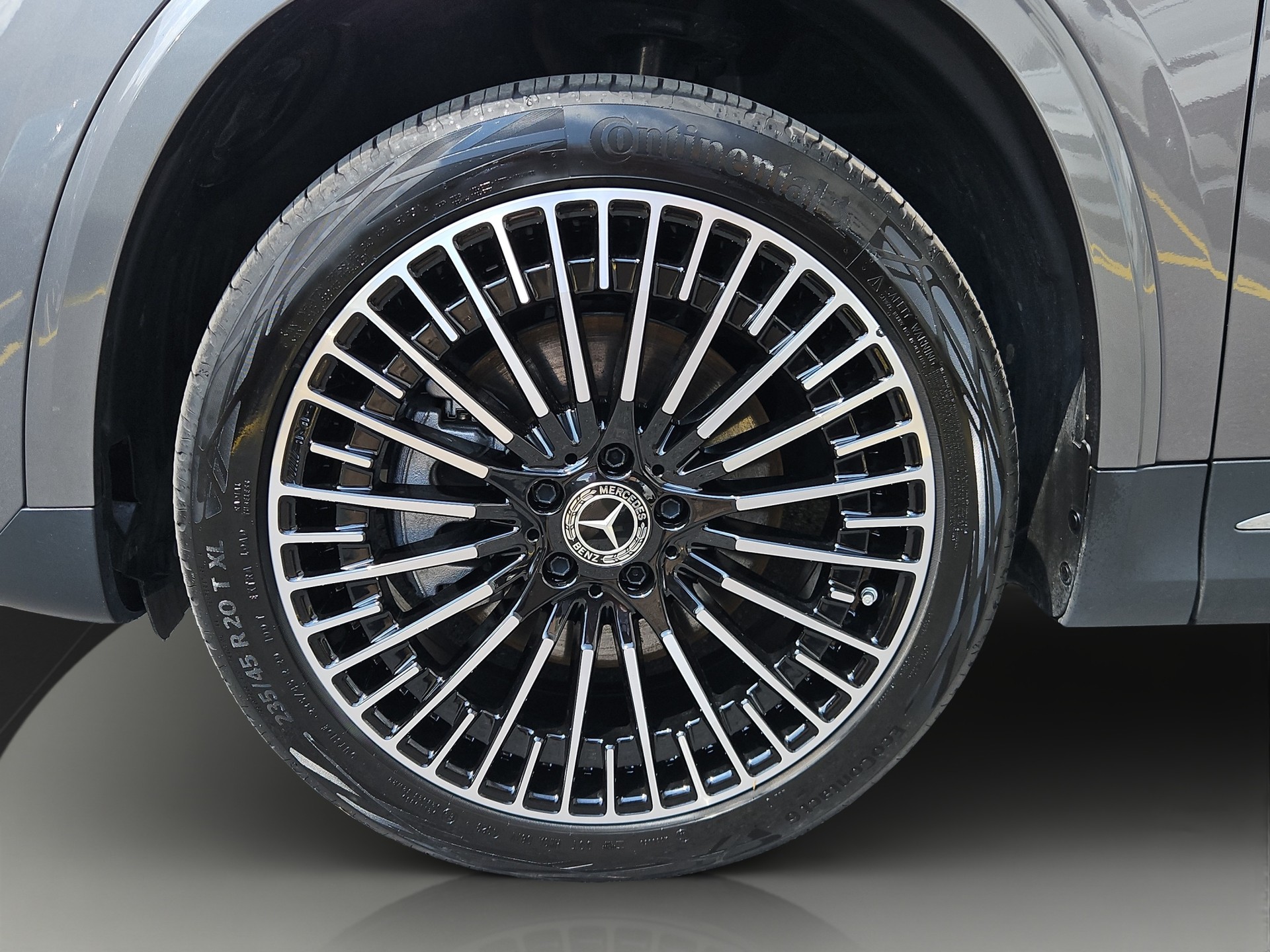 MERCEDES-BENZ EQA 350 Swiss Star AMG Line 4matic-image-18