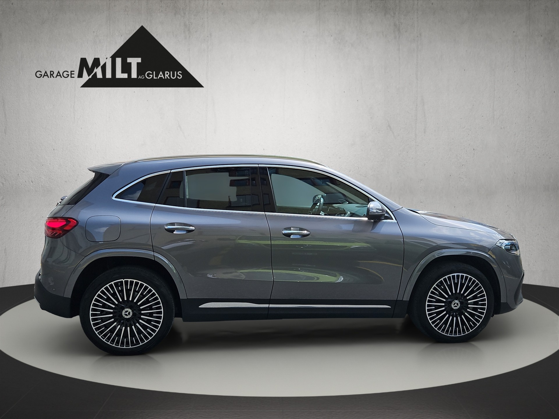 MERCEDES-BENZ EQA 350 Swiss Star AMG Line 4matic-showroom-element-3