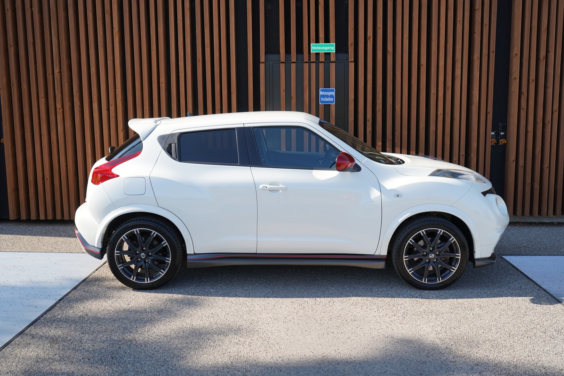 NISSAN JUKE 1.6 DIG-T NISMO 4x4 XTRONIC M-CVT l 200 PS-image-2
