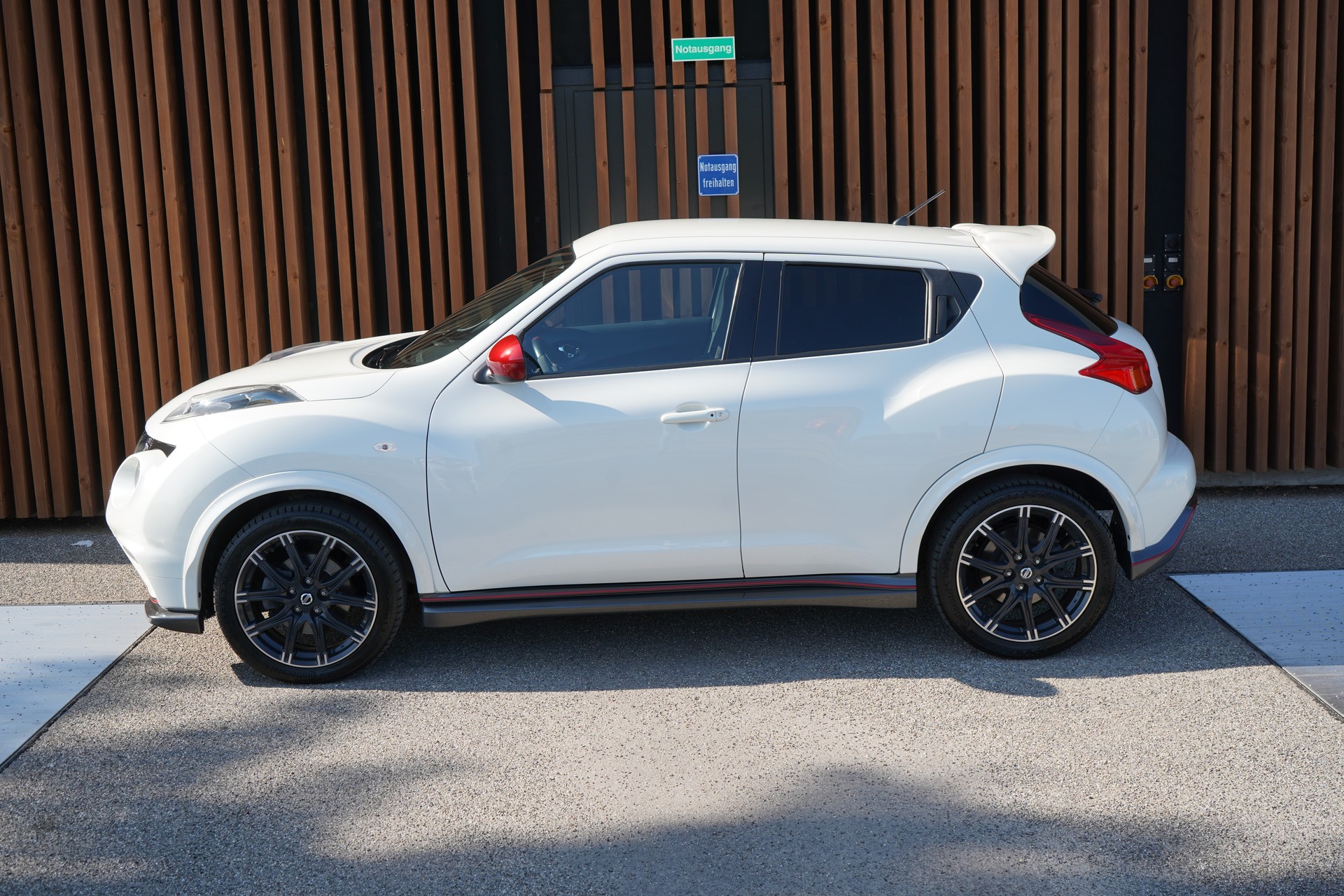 NISSAN JUKE 1.6 DIG-T NISMO 4x4 XTRONIC M-CVT l 200 PS-image-3