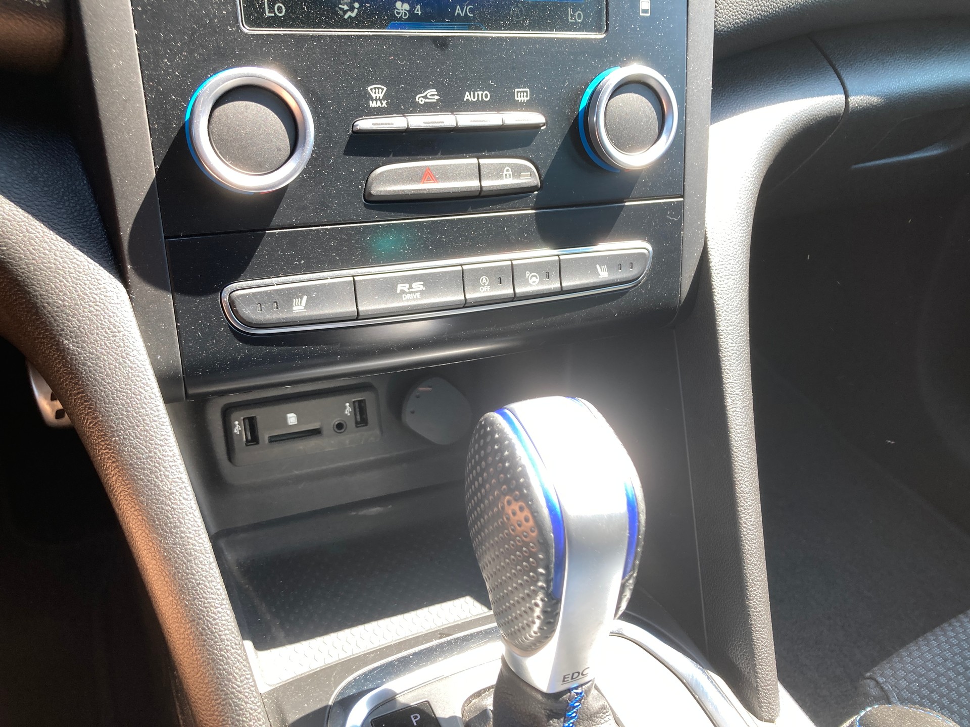 RENAULT Mégane 1.6 dCi GT EDC-image-11