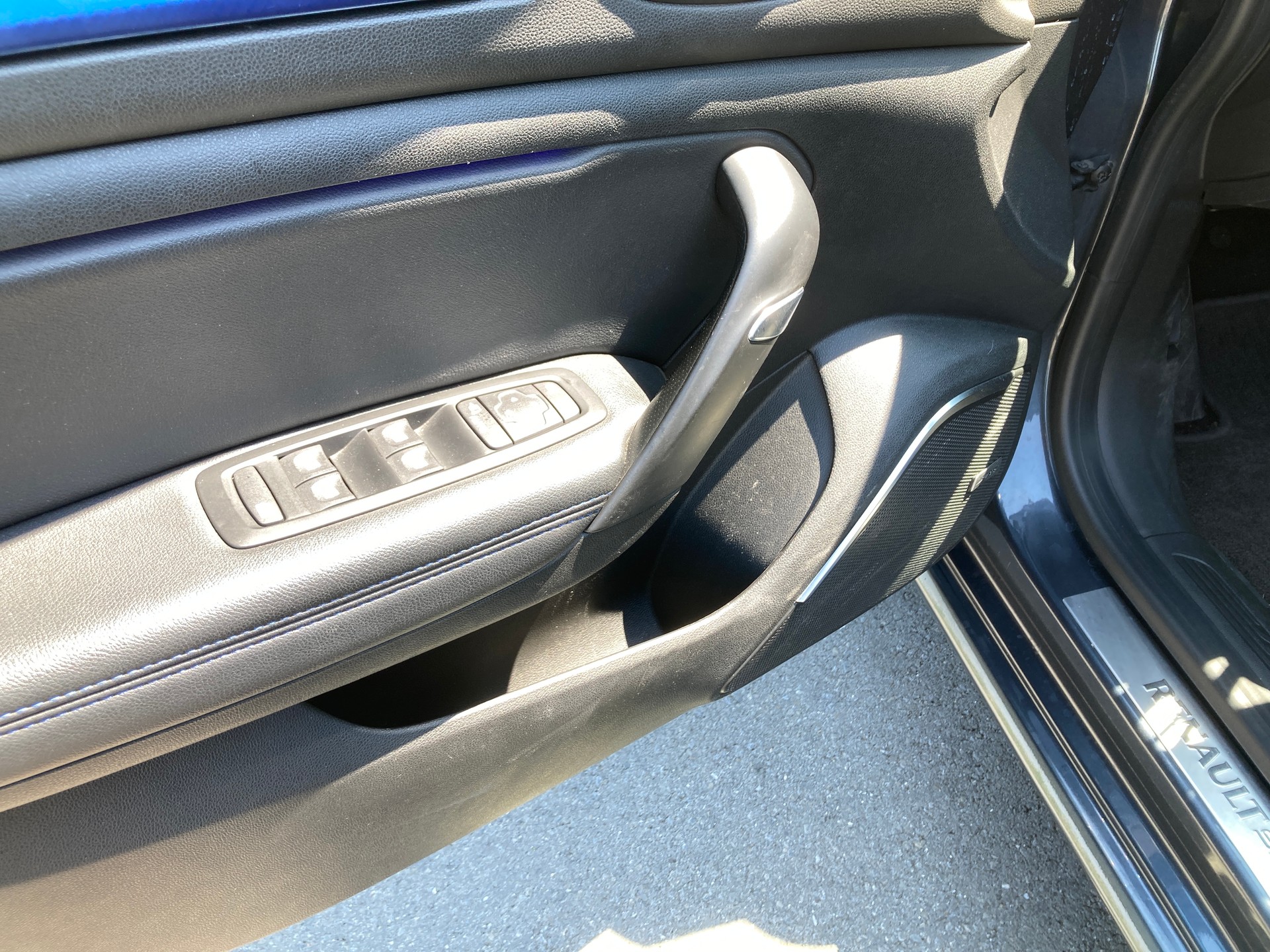 RENAULT Mégane 1.6 dCi GT EDC-image-9