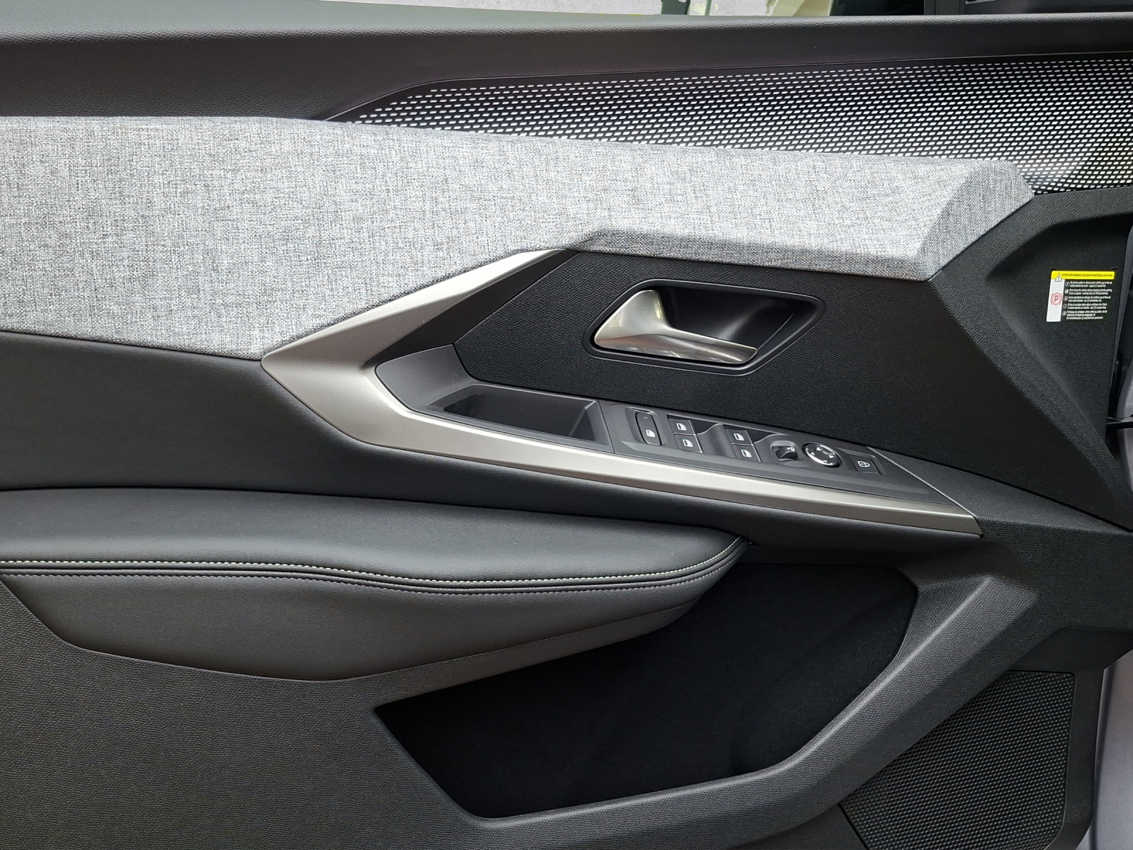 PEUGEOT 3008 1.6 PHEV 225 GT Exclusive-image-12