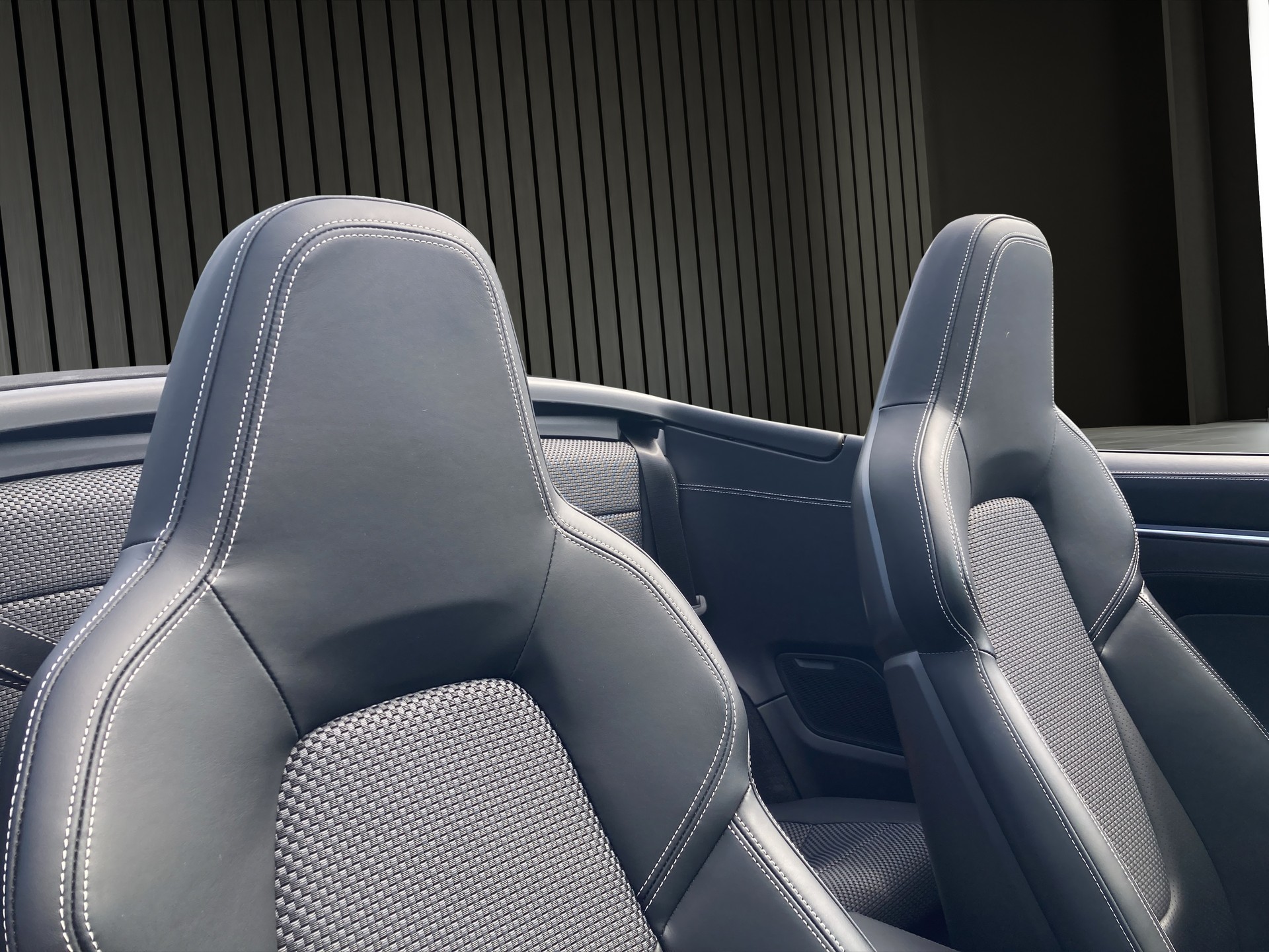 PORSCHE 911 Carrera 4S Cabriolet-image-18