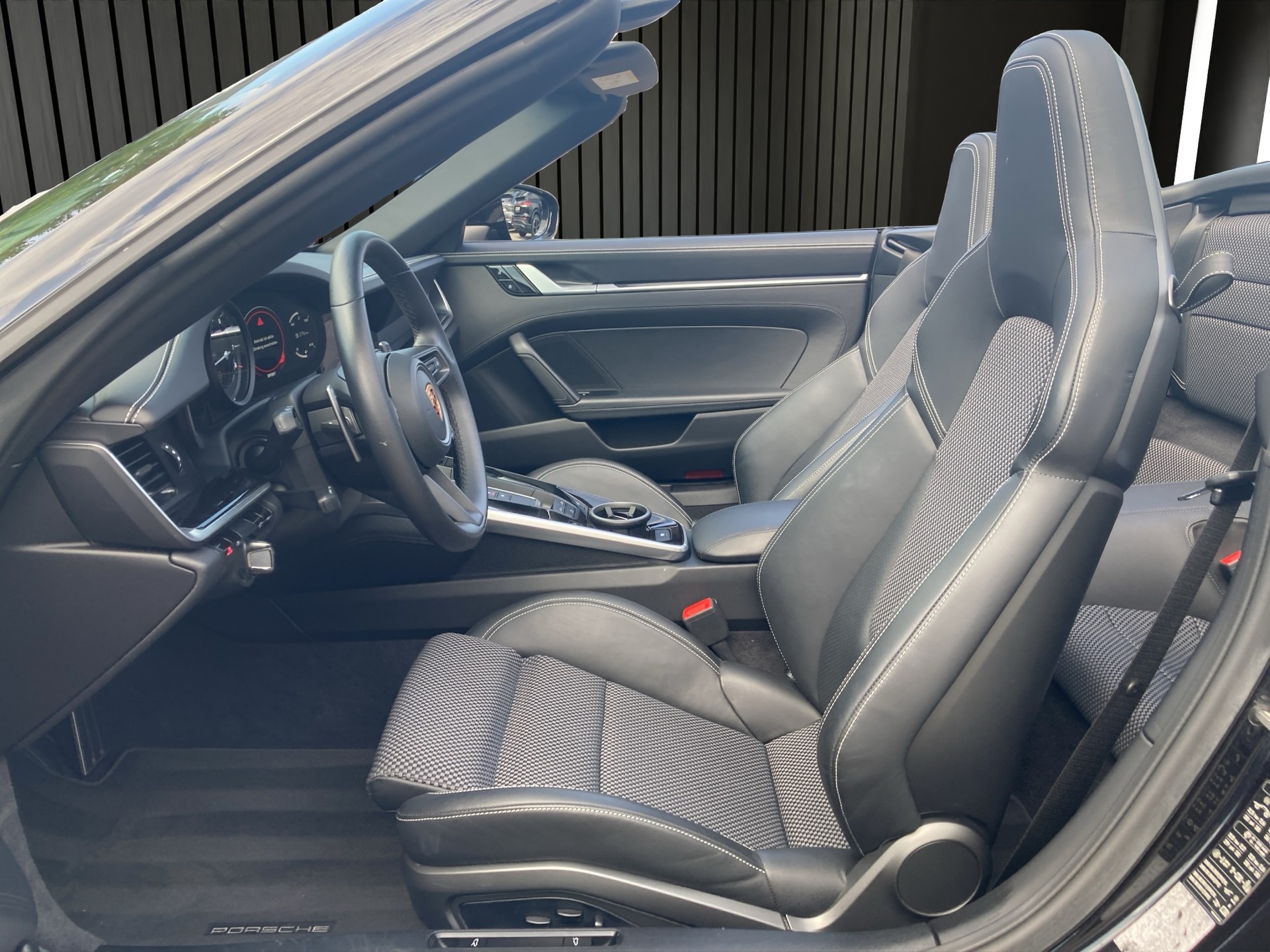PORSCHE 911 Carrera 4S Cabriolet-image-8