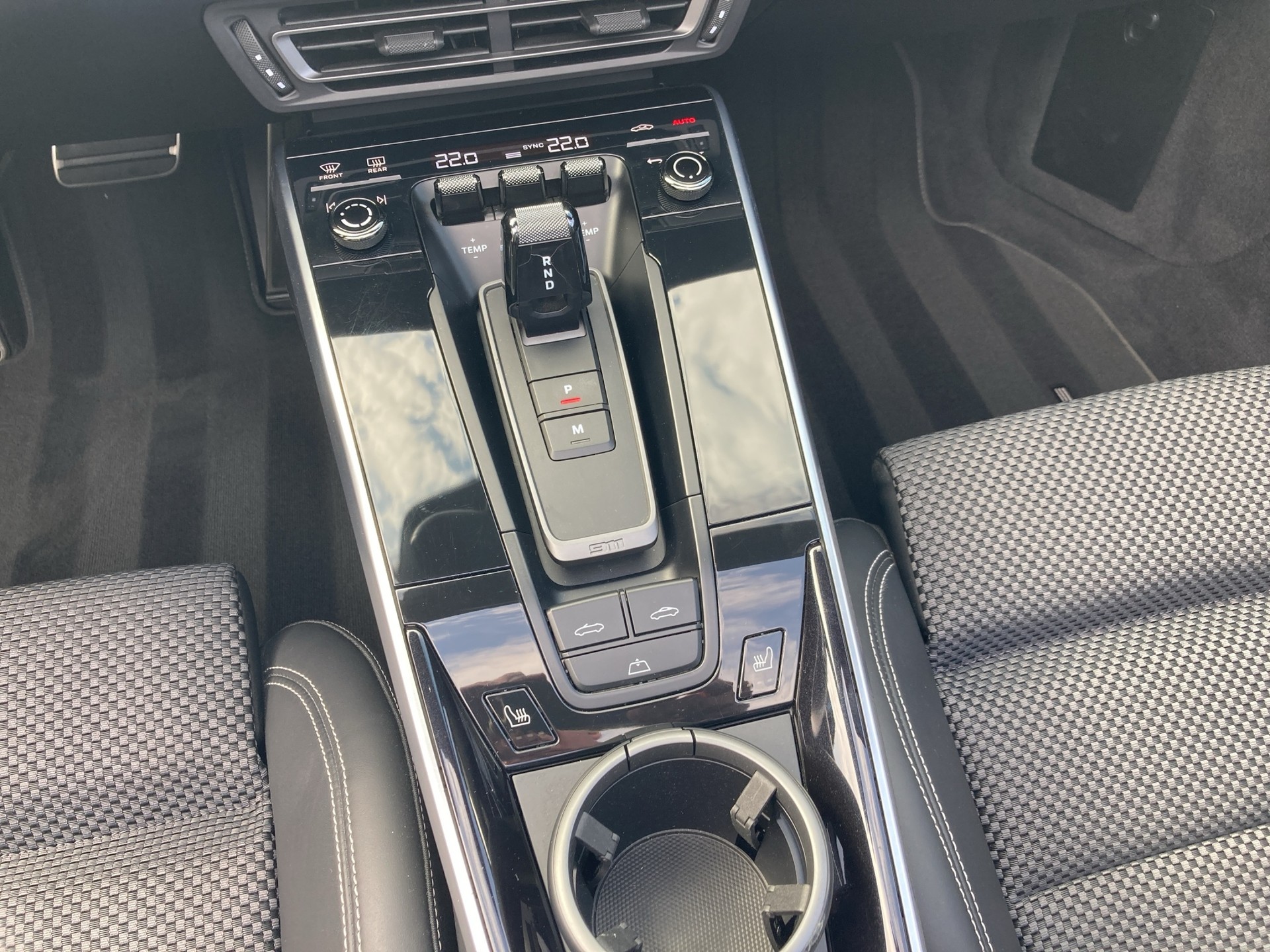 PORSCHE 911 Carrera 4S Cabriolet-image-14