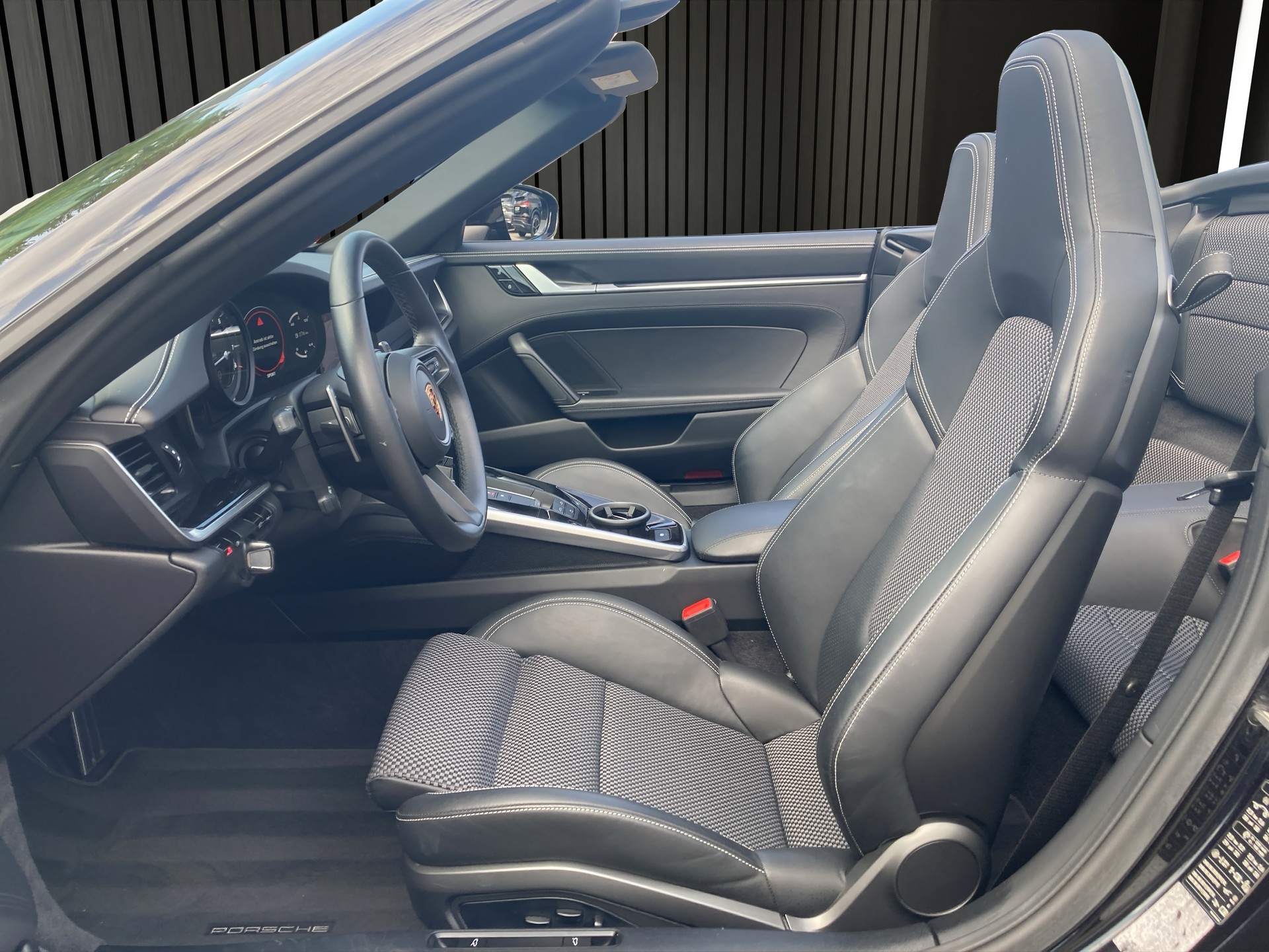 PORSCHE 911 Carrera 4S Cabriolet-image-10