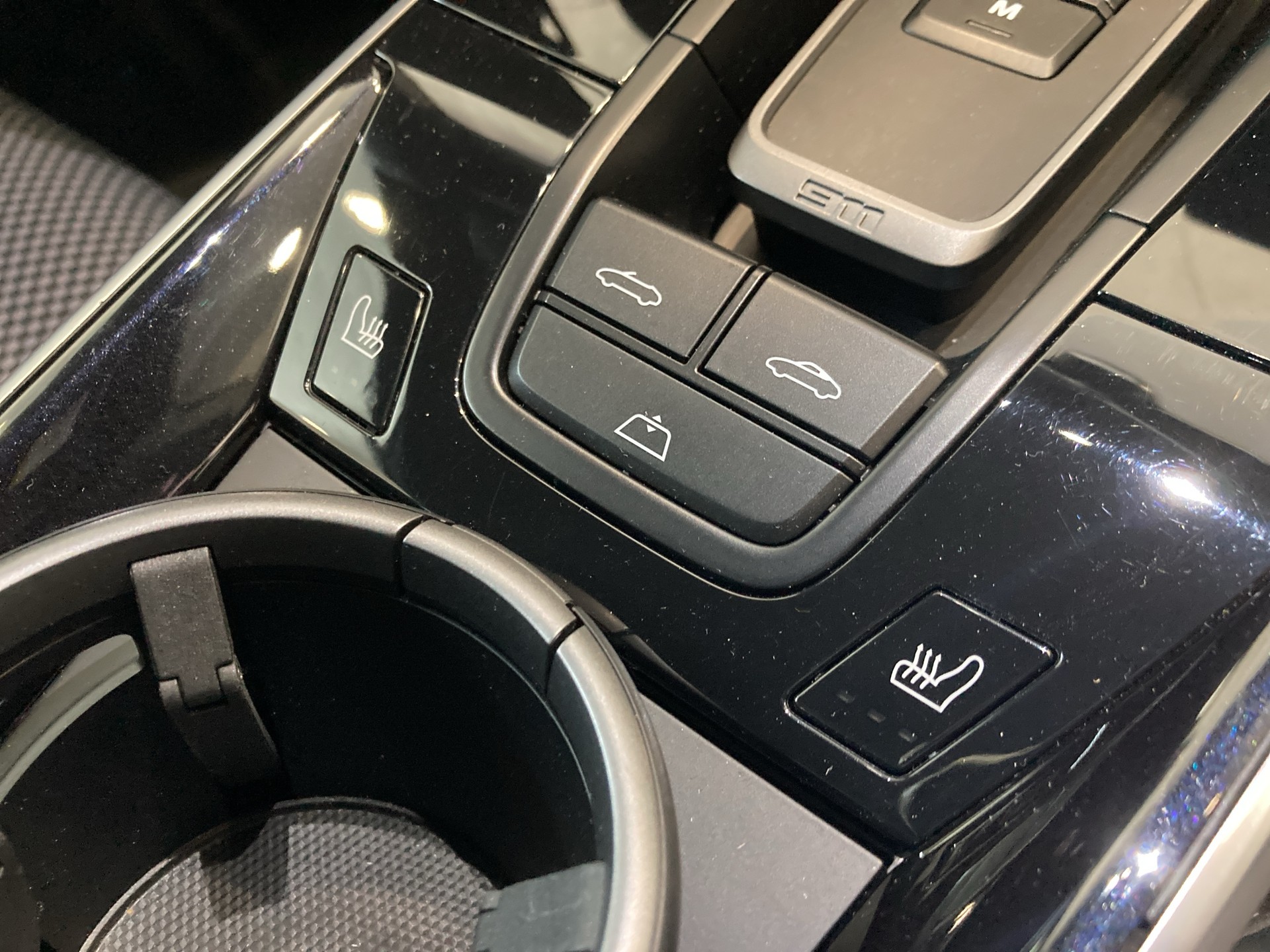 PORSCHE 911 Carrera 4S Cabriolet-image-28