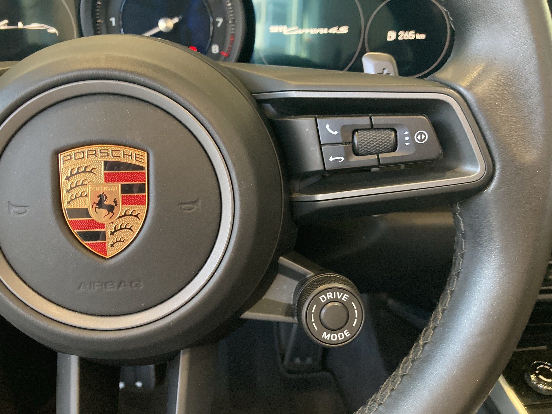 PORSCHE 911 Carrera 4S Cabriolet-image-27