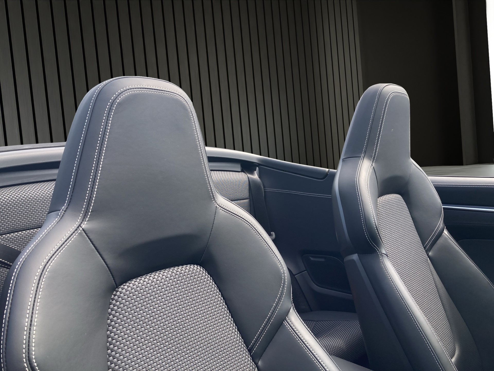 PORSCHE 911 Carrera 4S Cabriolet-image-16