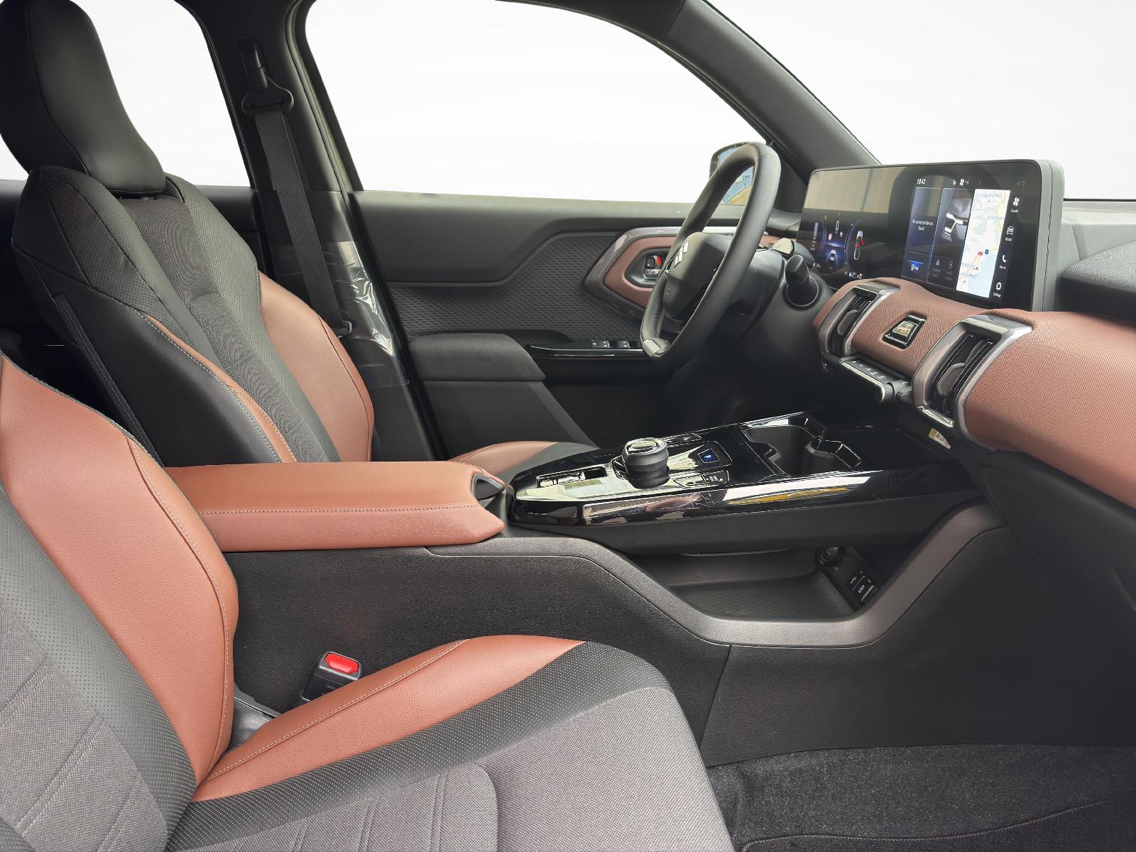SUZUKI e Vitara Compact Top 4x4-image-6