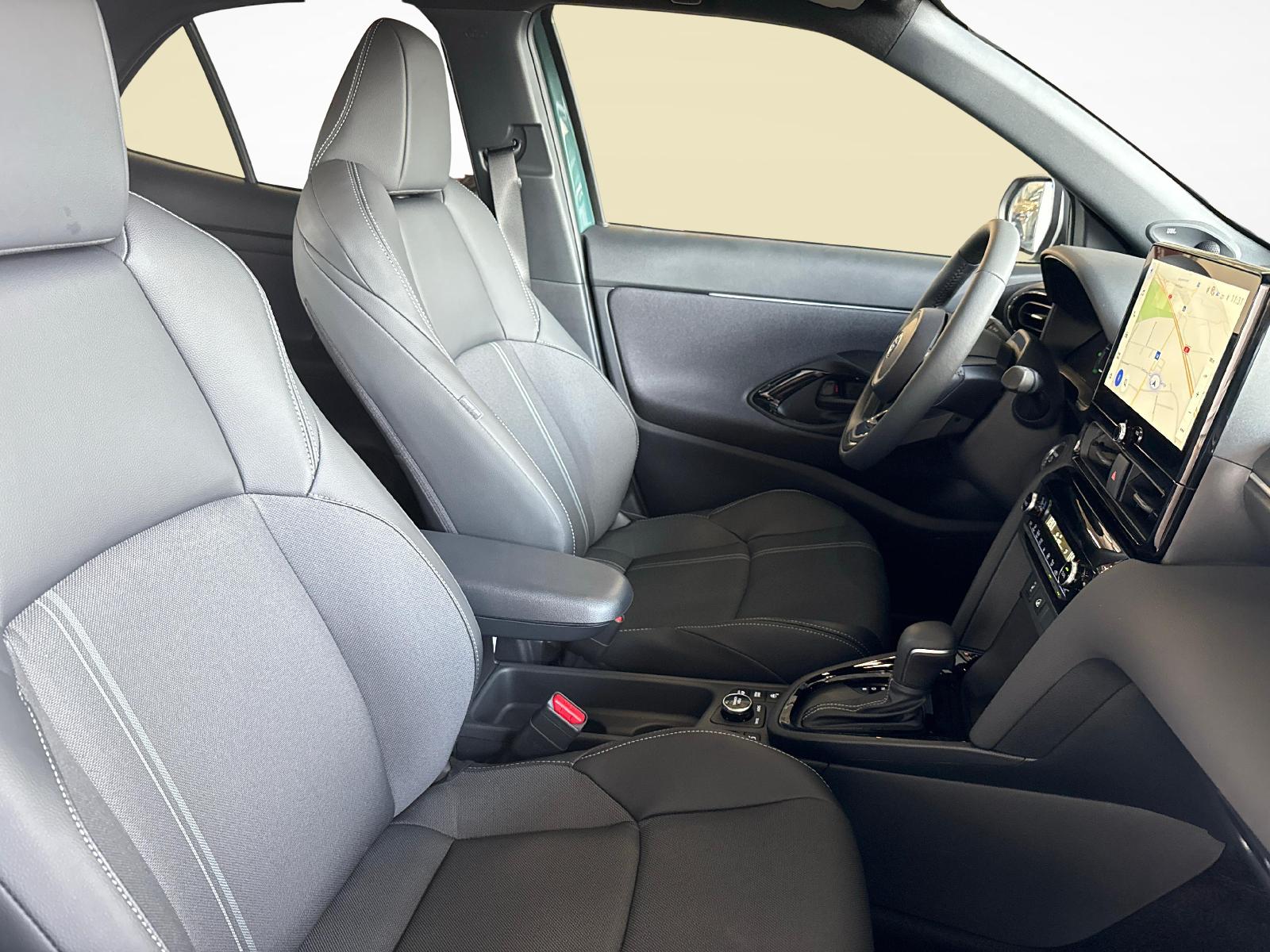 TOYOTA Yaris Cross 1.5 VVT-i HSD Premium AWD-i-image-9