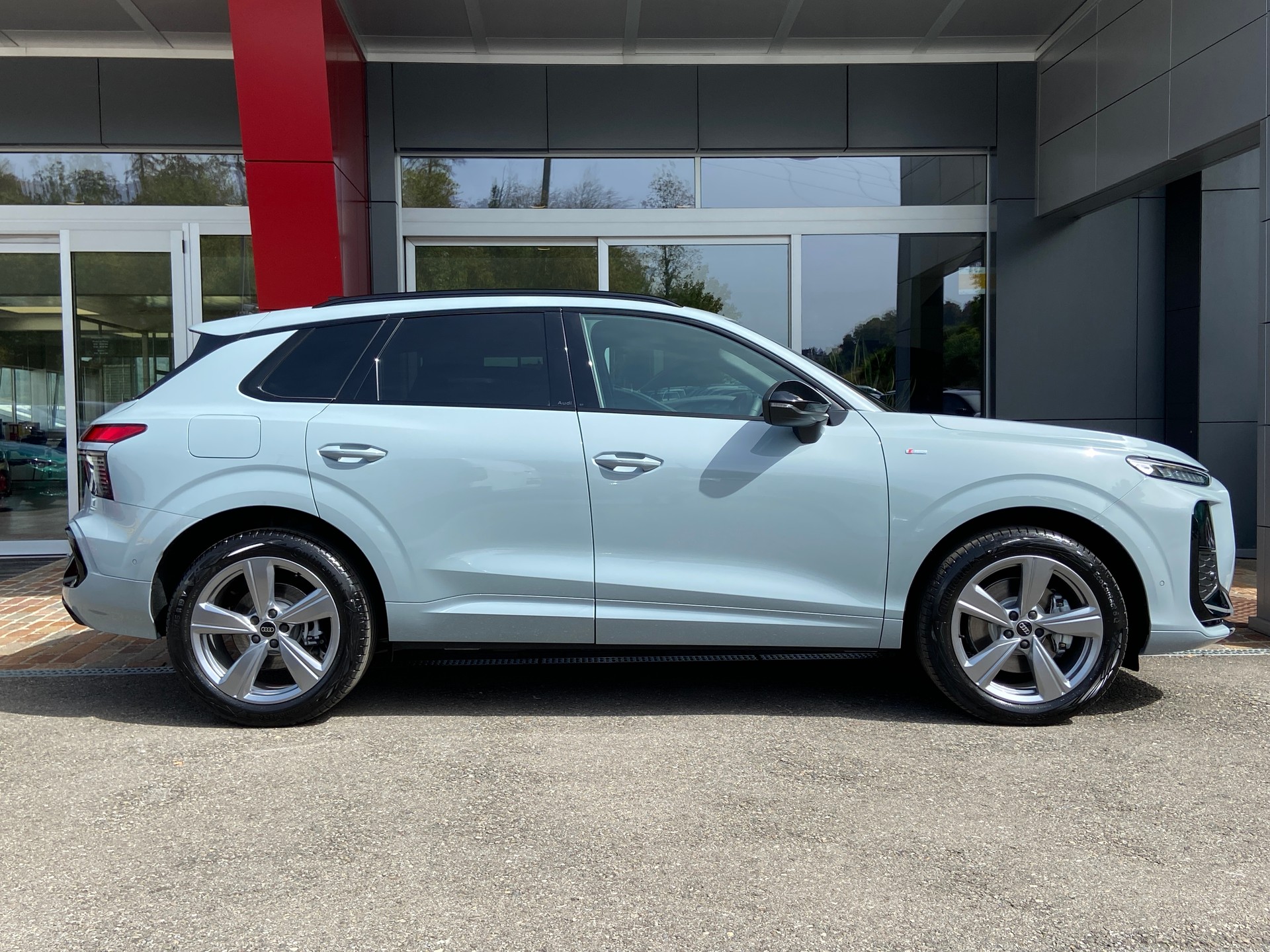 AUDI Q3 SUV TFSI quattro 265 Ps S tronic S-line-image-19