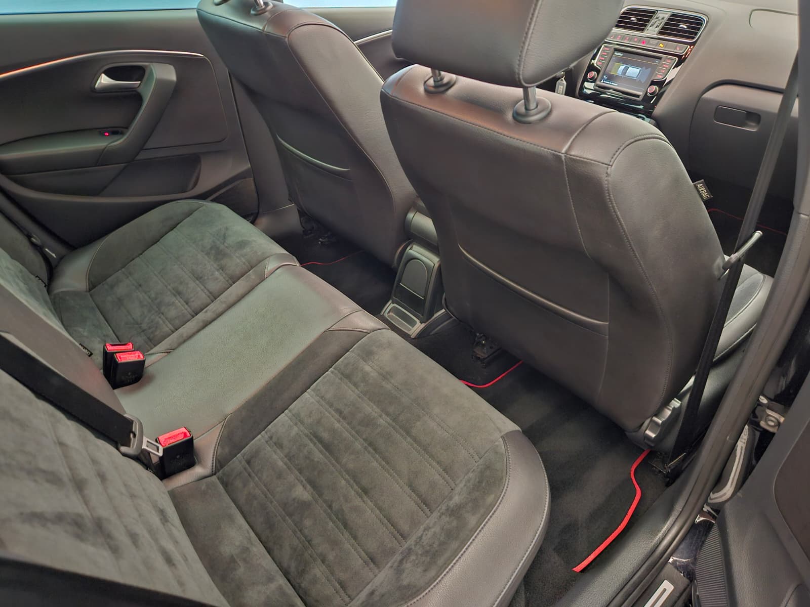 VW Polo 1.8 TSI GTI DSG-image-13