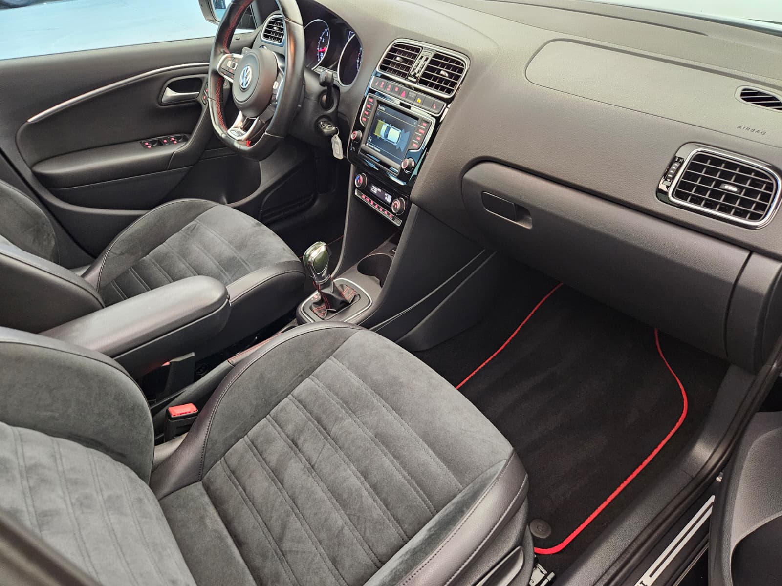 VW Polo 1.8 TSI GTI DSG-image-11