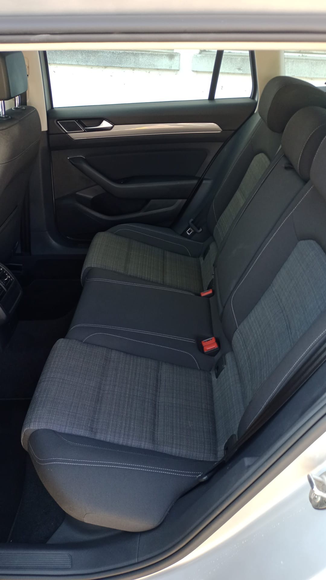 VW Passat 2.0 TDI BMT Business 4Motion DSG-image-8