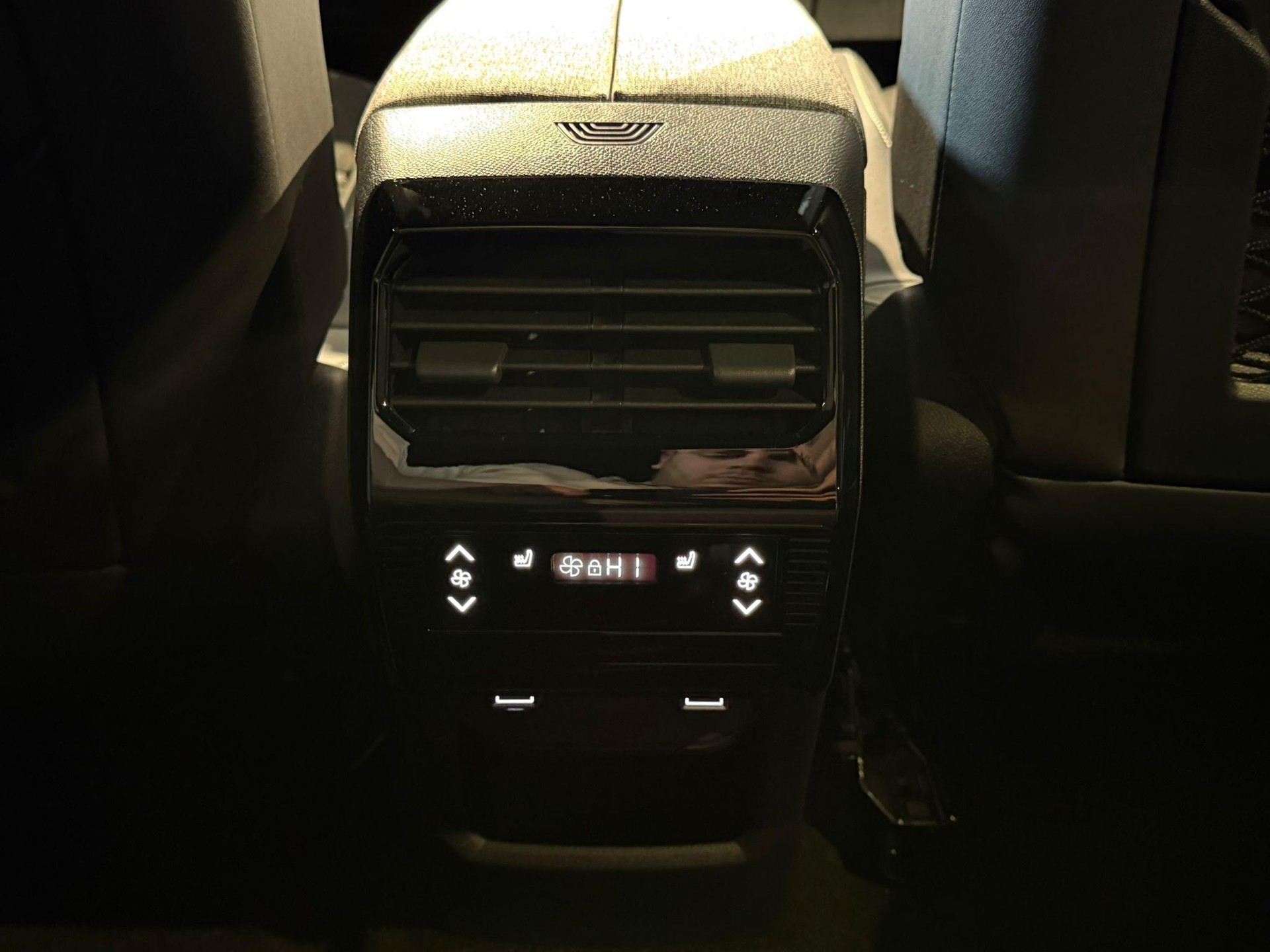 PEUGEOT 5008 1.2 Hybrid GT-image-26