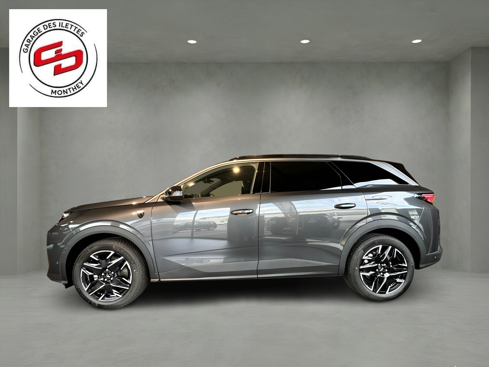 PEUGEOT 5008 1.2 Hybrid GT-showroom-element-1
