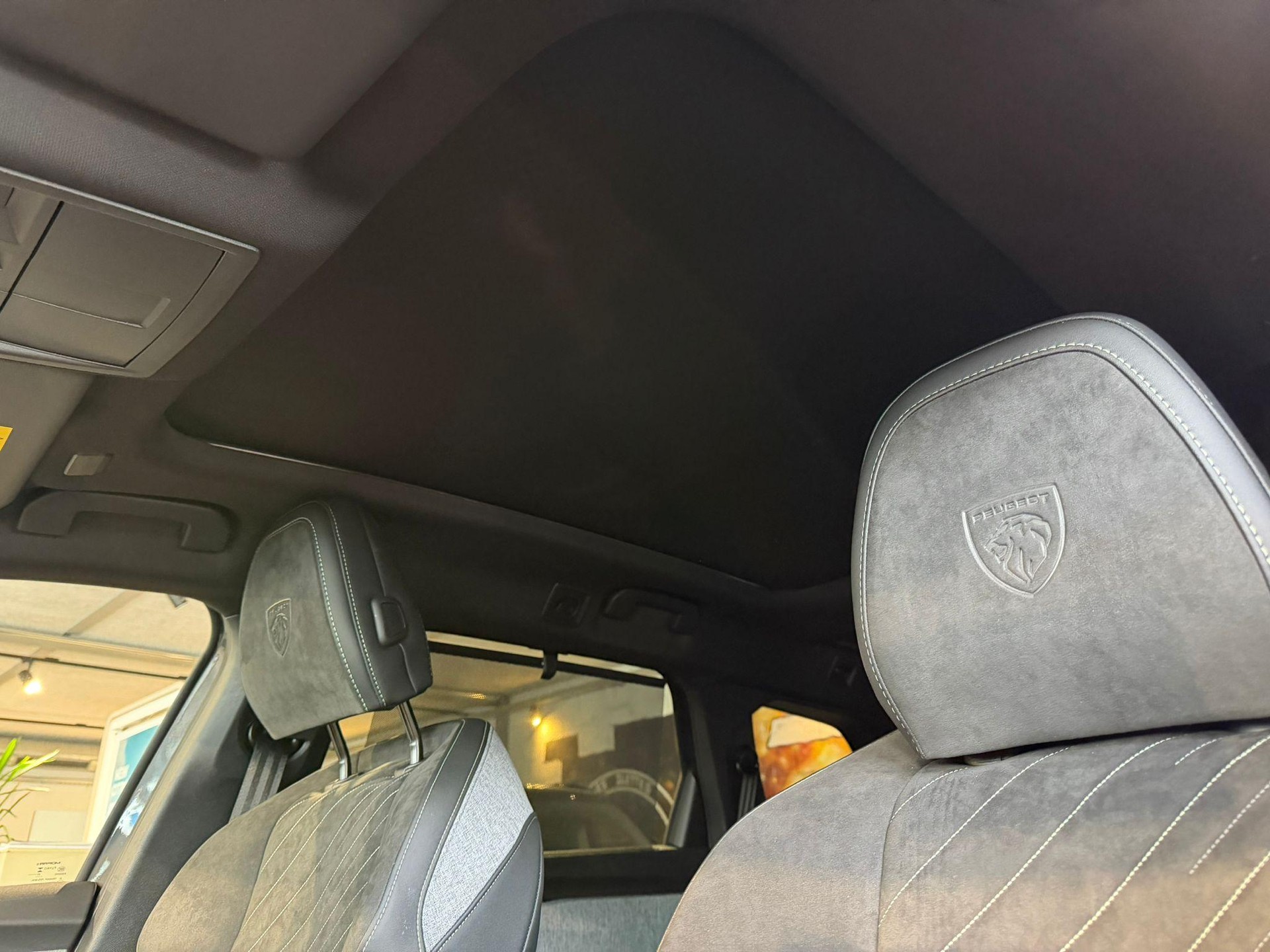 PEUGEOT 5008 1.2 Hybrid GT-image-27