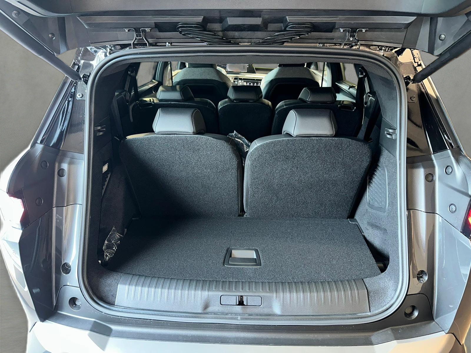 PEUGEOT 5008 1.2 Hybrid GT-image-11