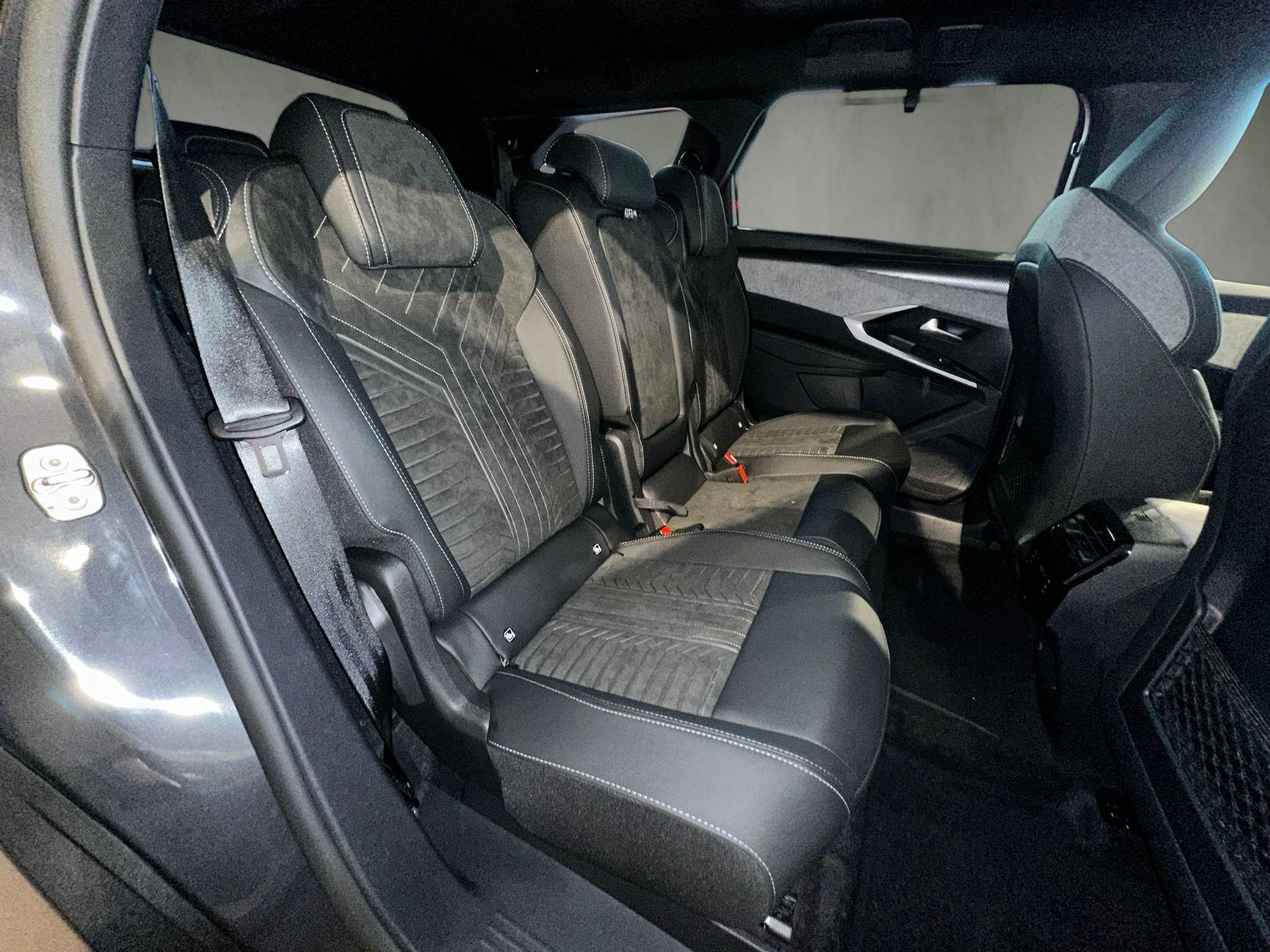 PEUGEOT 5008 1.2 Hybrid GT-image-13
