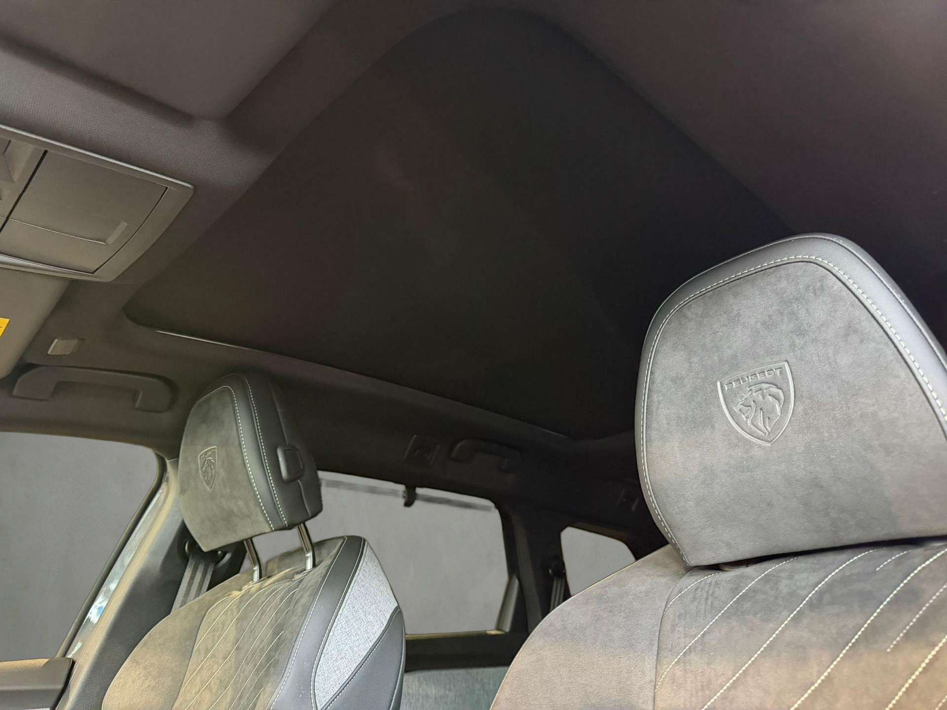 PEUGEOT 5008 1.2 Hybrid GT-image-27