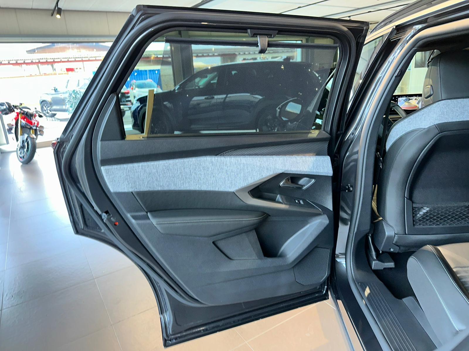 PEUGEOT 5008 1.2 Hybrid GT-image-14