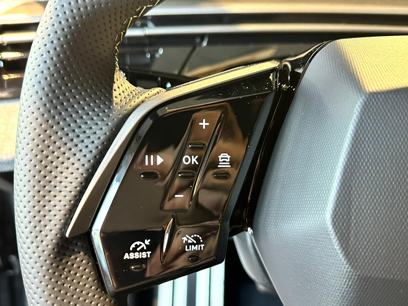 PEUGEOT 5008 1.2 Hybrid GT-image-19