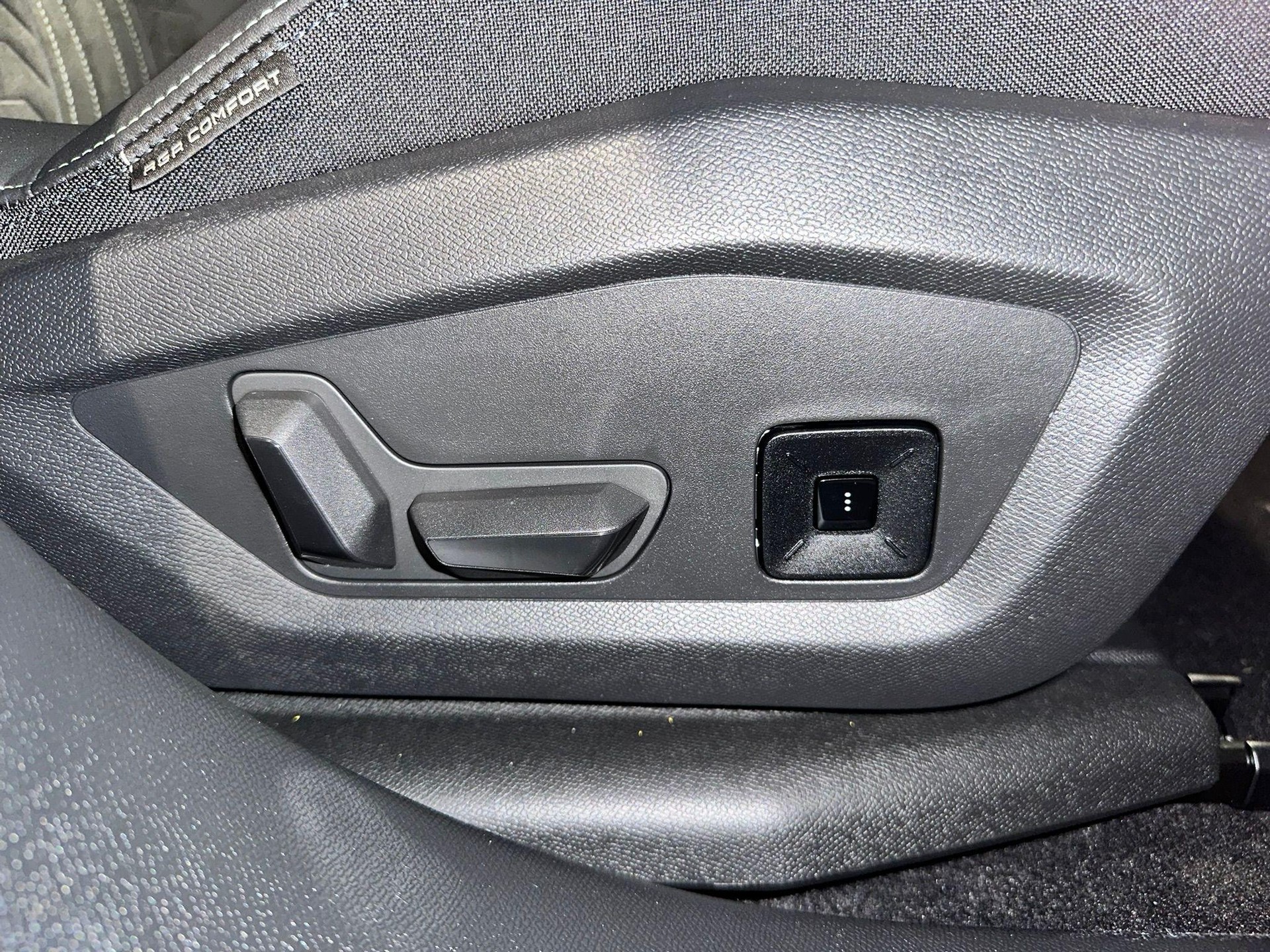 PEUGEOT 5008 1.2 Hybrid GT-image-16