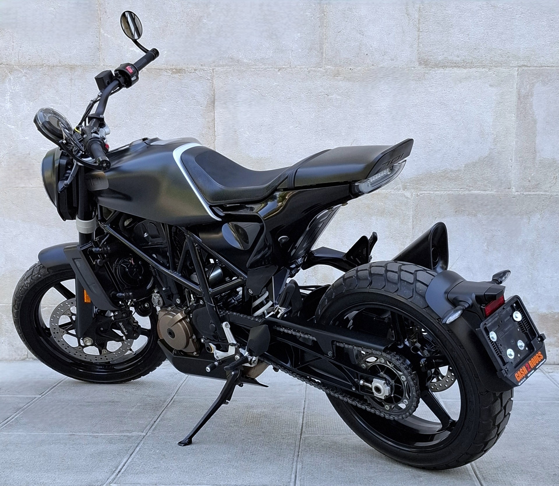 HUSQVARNA Svartpilen 701-image-5