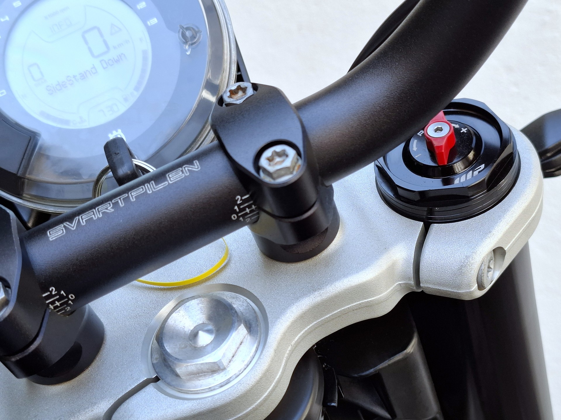 HUSQVARNA Svartpilen 701-image-6
