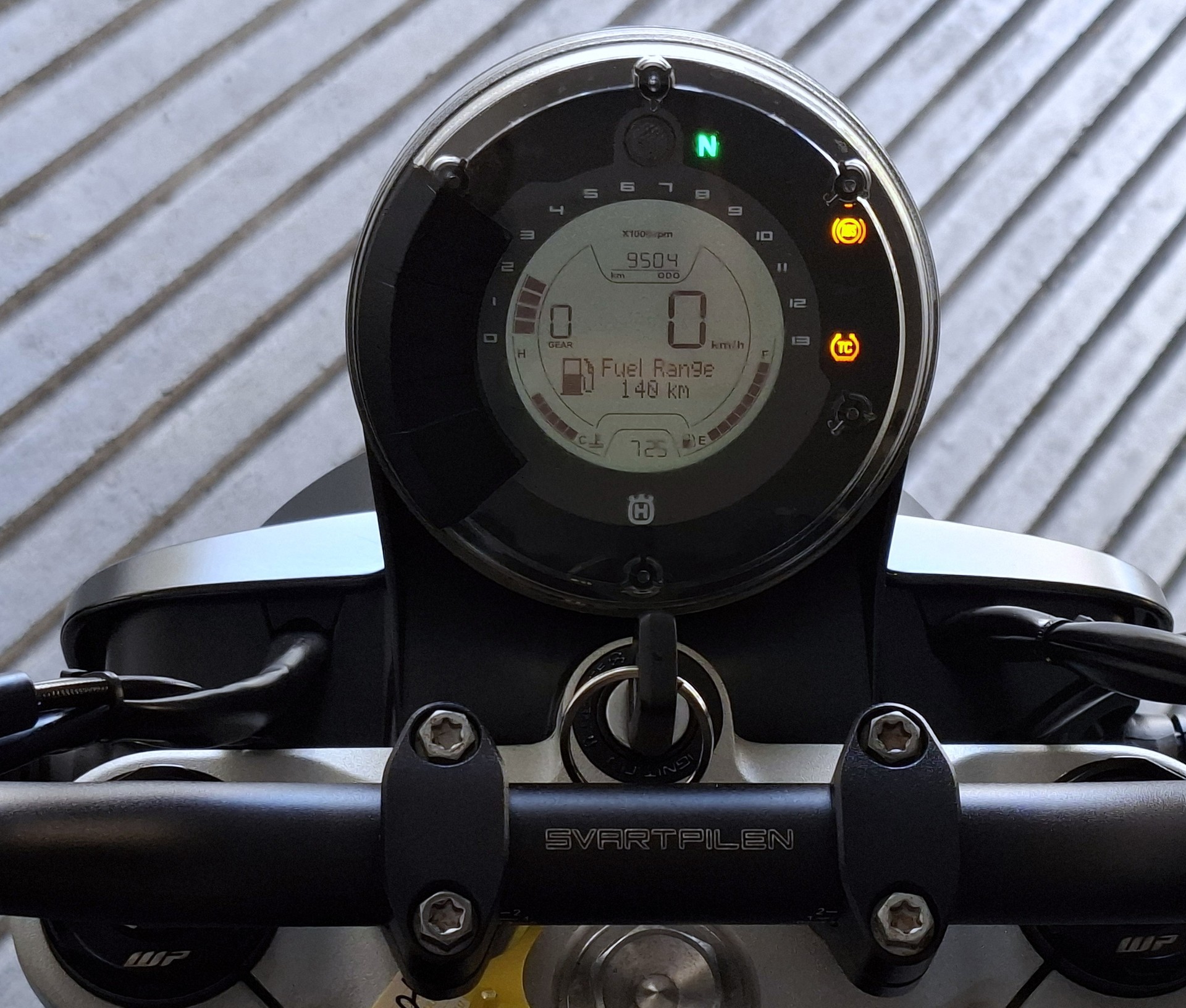 HUSQVARNA Svartpilen 701-image-7