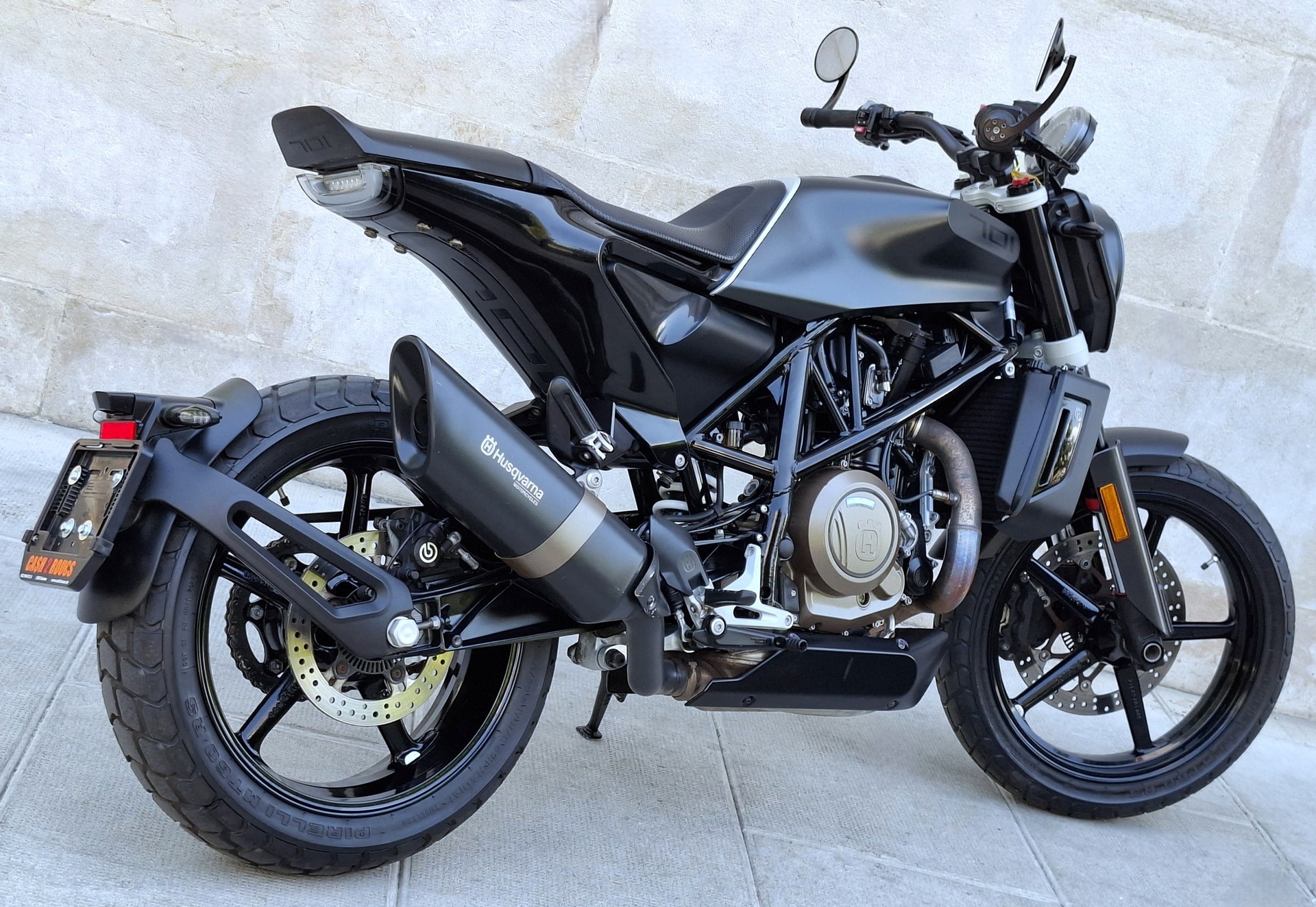 HUSQVARNA Svartpilen 701-image-4