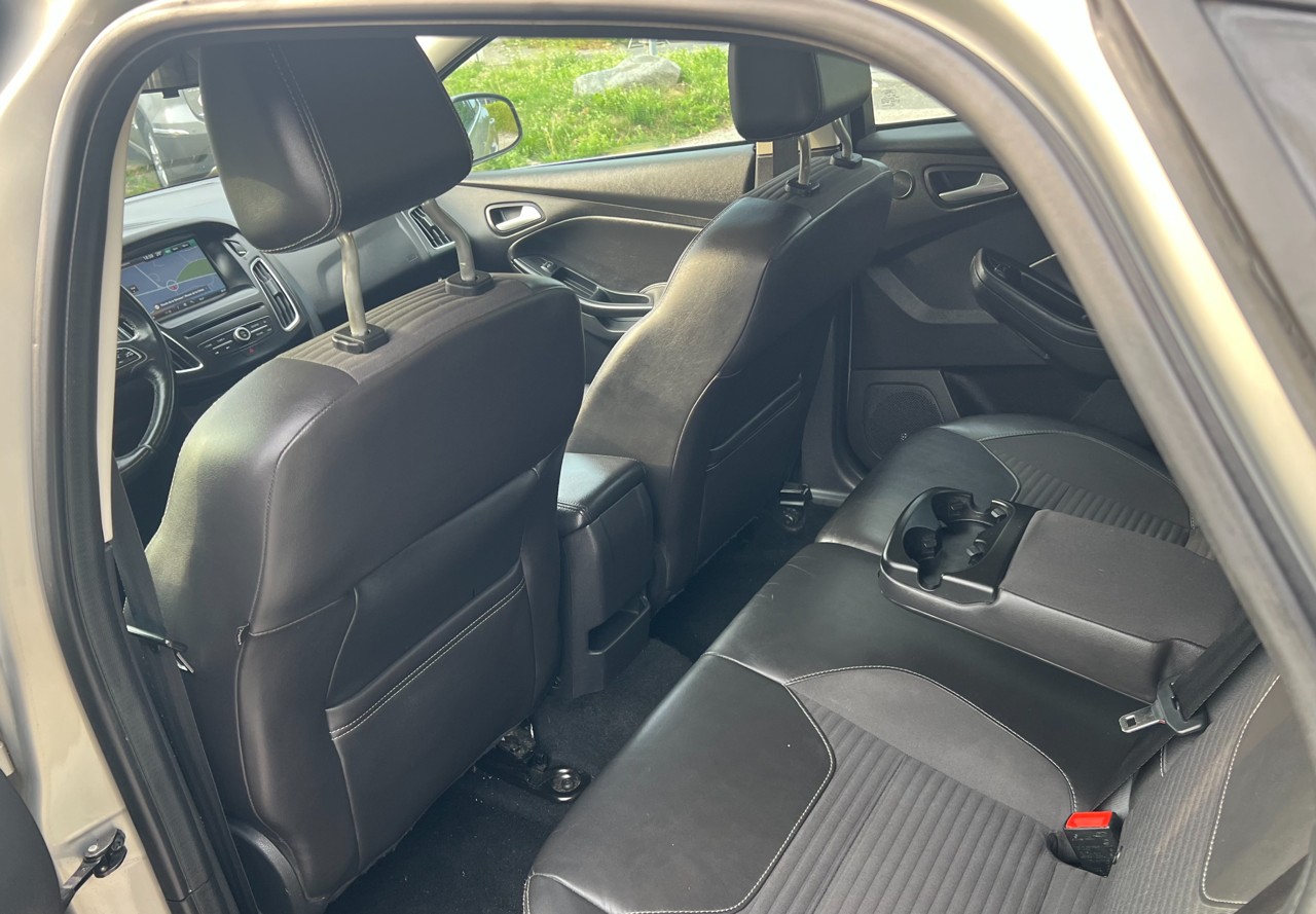 FORD Focus 1.0 SCTi Titanium-image-8