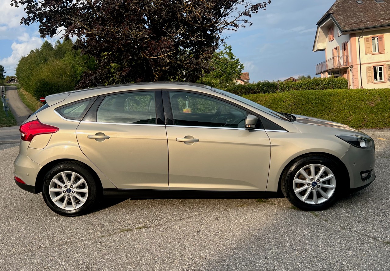 FORD Focus 1.0 SCTi Titanium-image-4