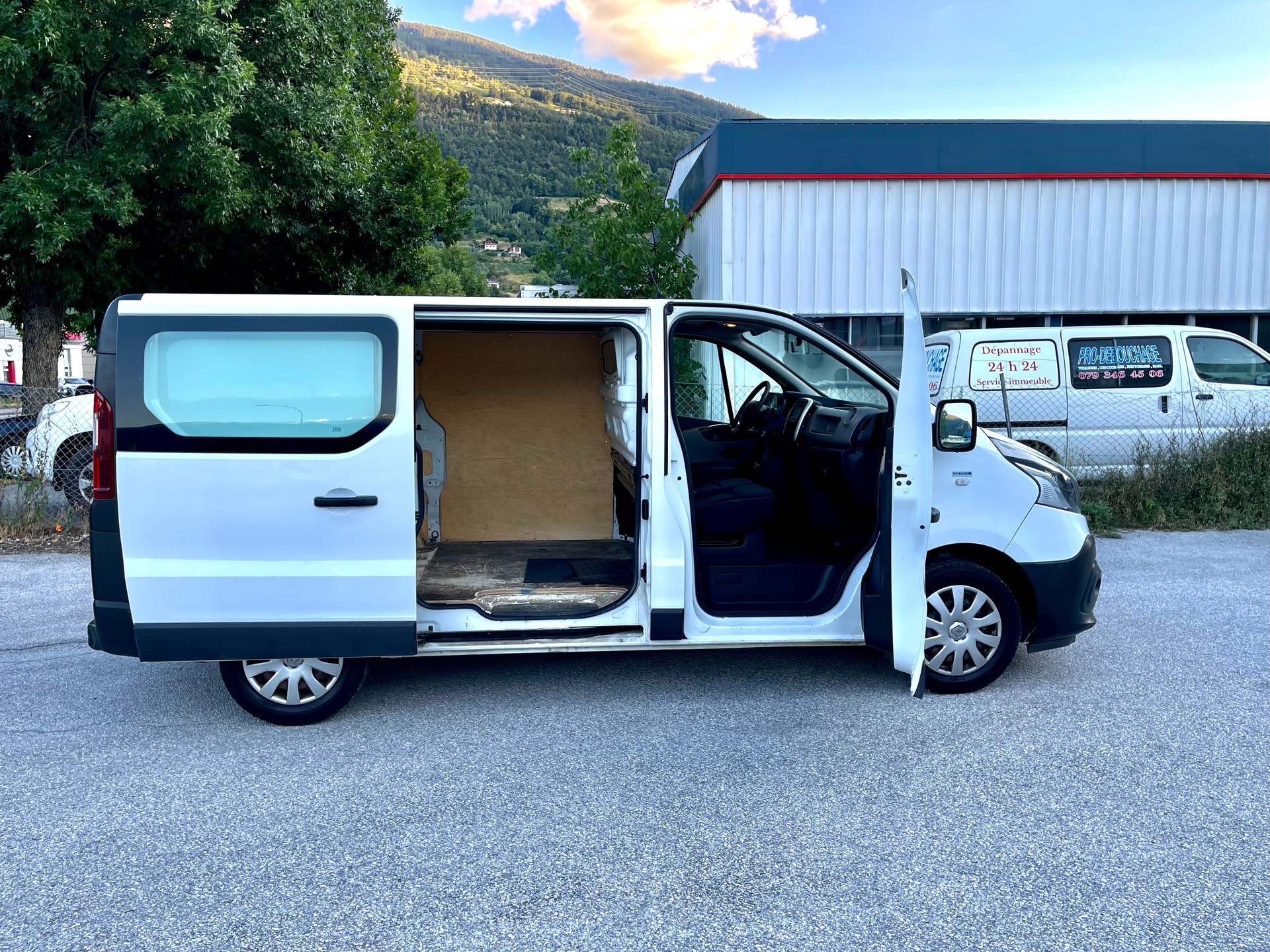 RENAULT Trafic 1.6 ENERGY TwinT. dCi125 2.9t Busin. L1H1-image-2