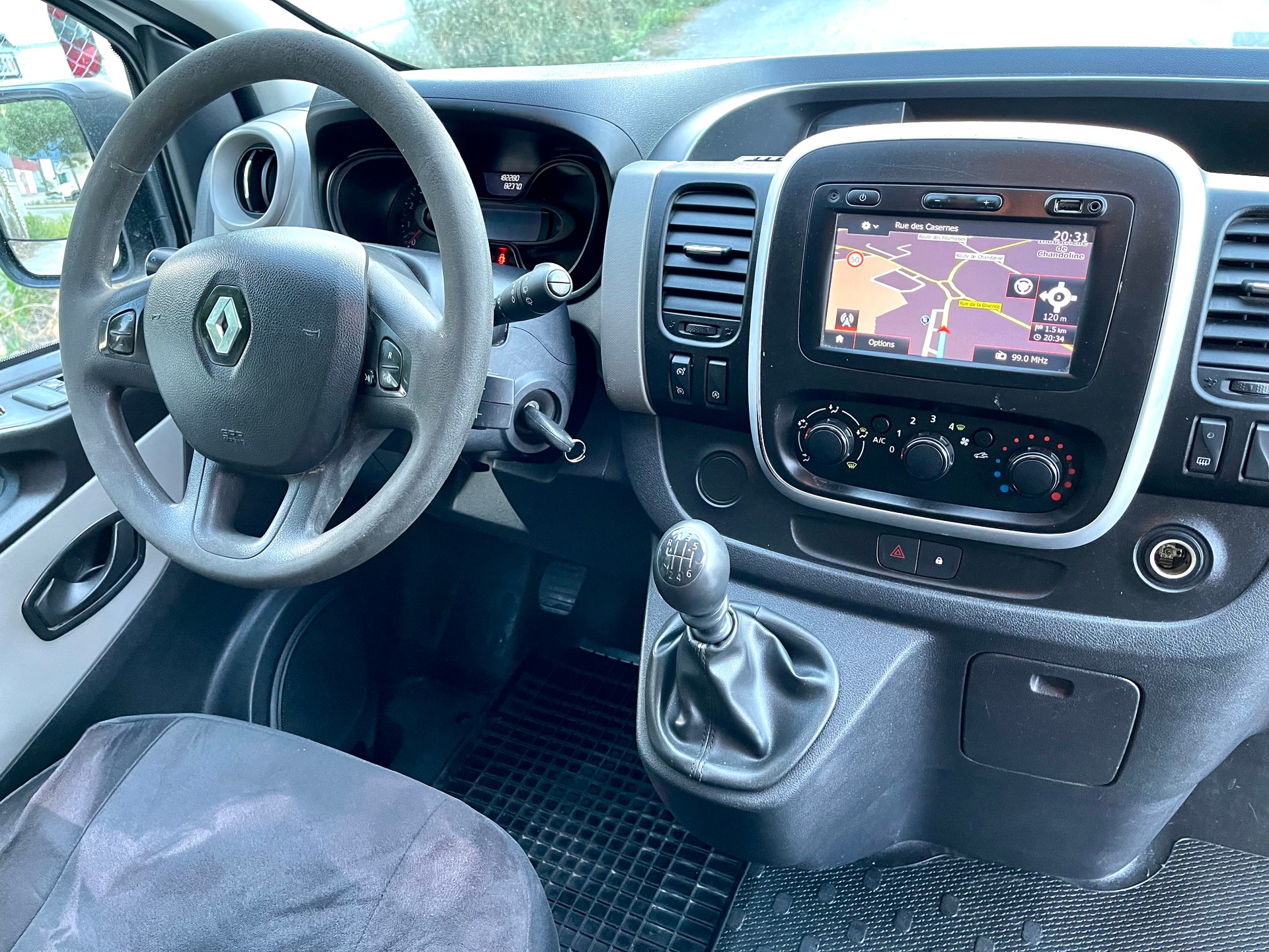 RENAULT Trafic 1.6 ENERGY TwinT. dCi125 2.9t Busin. L1H1-image-1