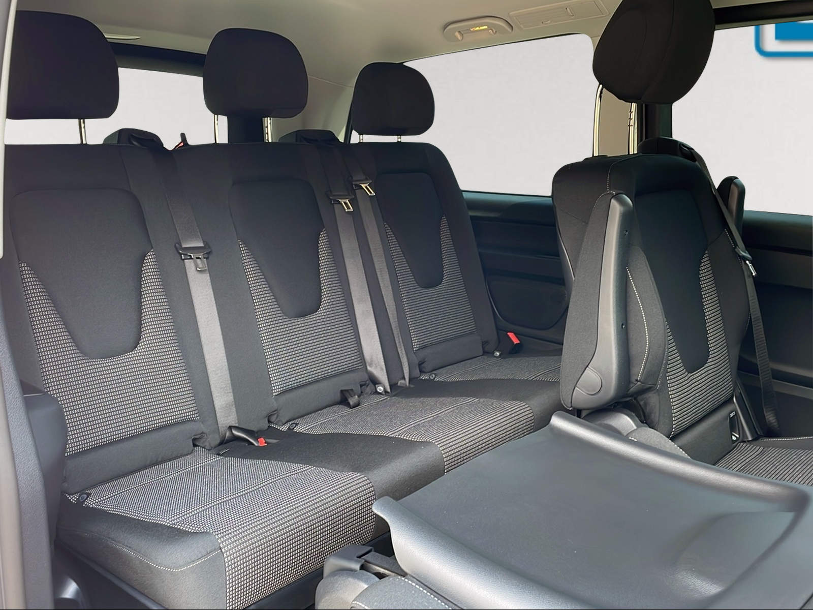MERCEDES-BENZ Vito 116 CDI Lang Tourer 9G-Tronic 4M Select-image-6