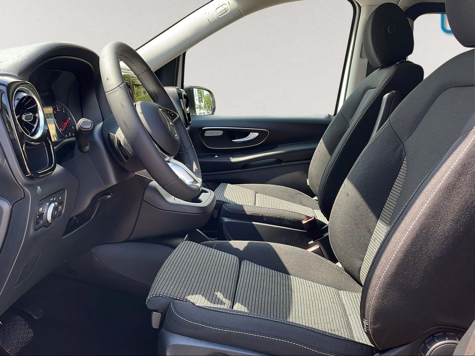 MERCEDES-BENZ Vito 116 CDI Lang Tourer 9G-Tronic 4M Select-image-4