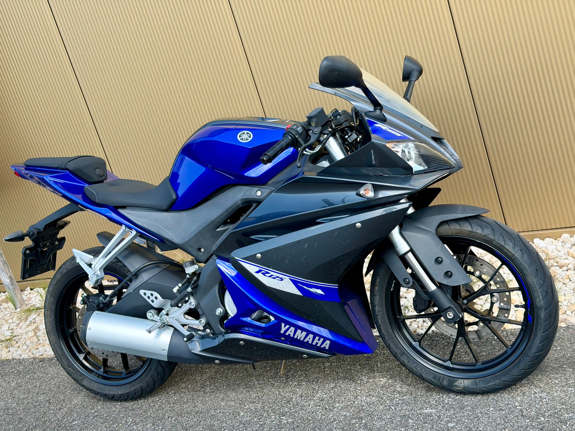 YAMAHA YZF-R 125-showroom-element-2