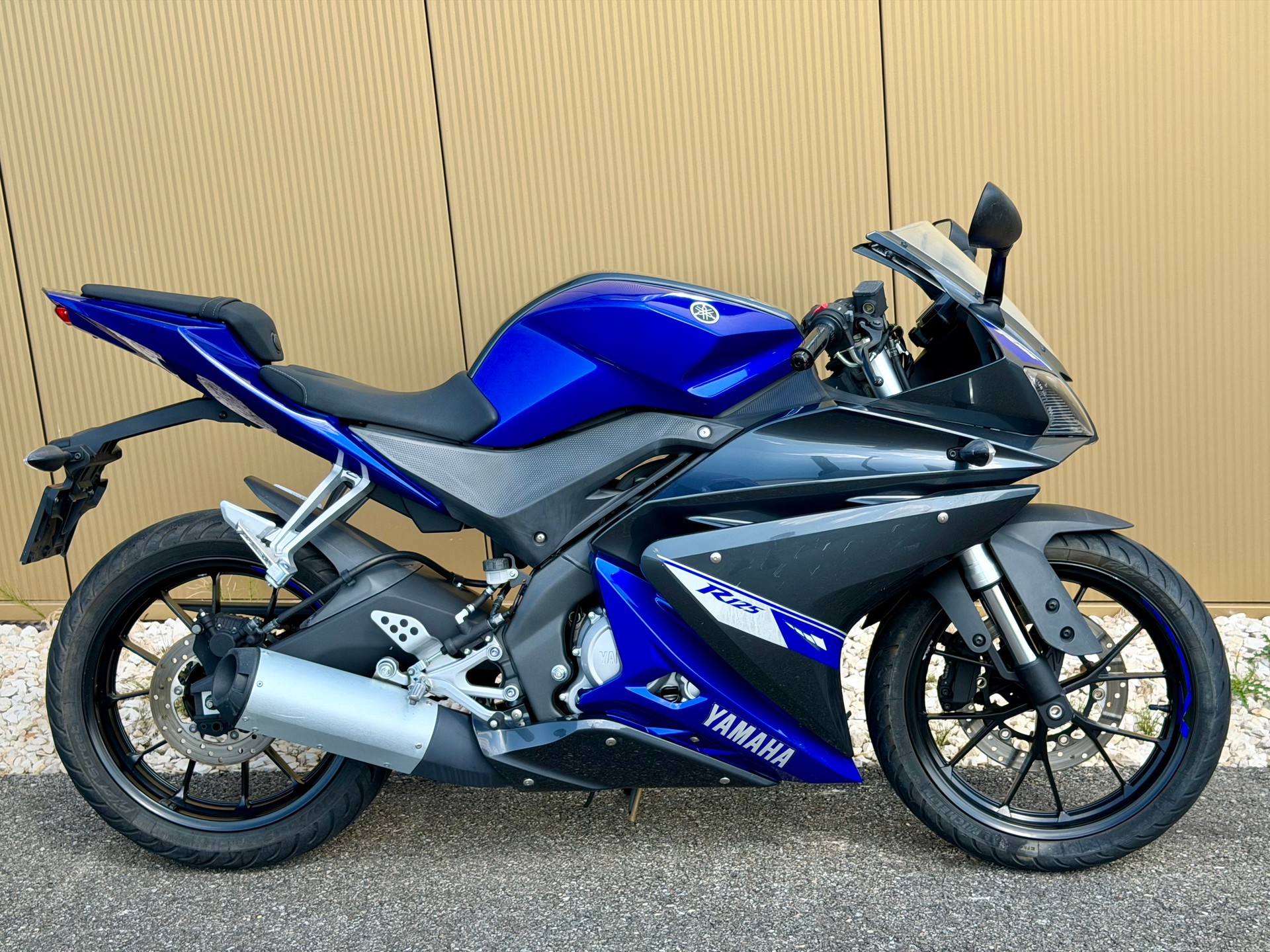 YAMAHA YZF-R 125-showroom-element-3