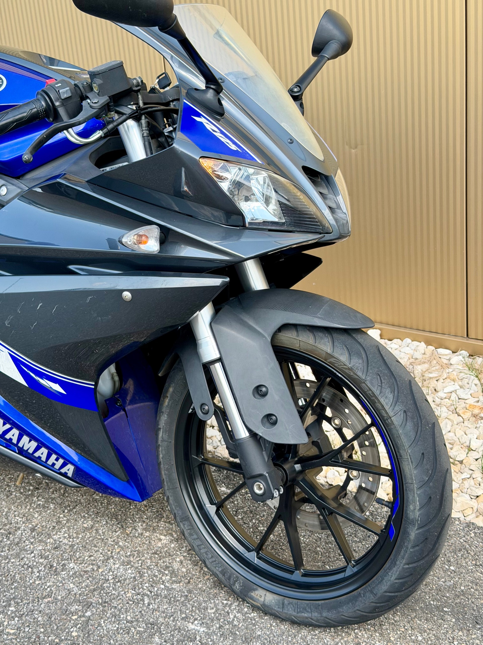 YAMAHA YZF-R 125-showroom-element-1