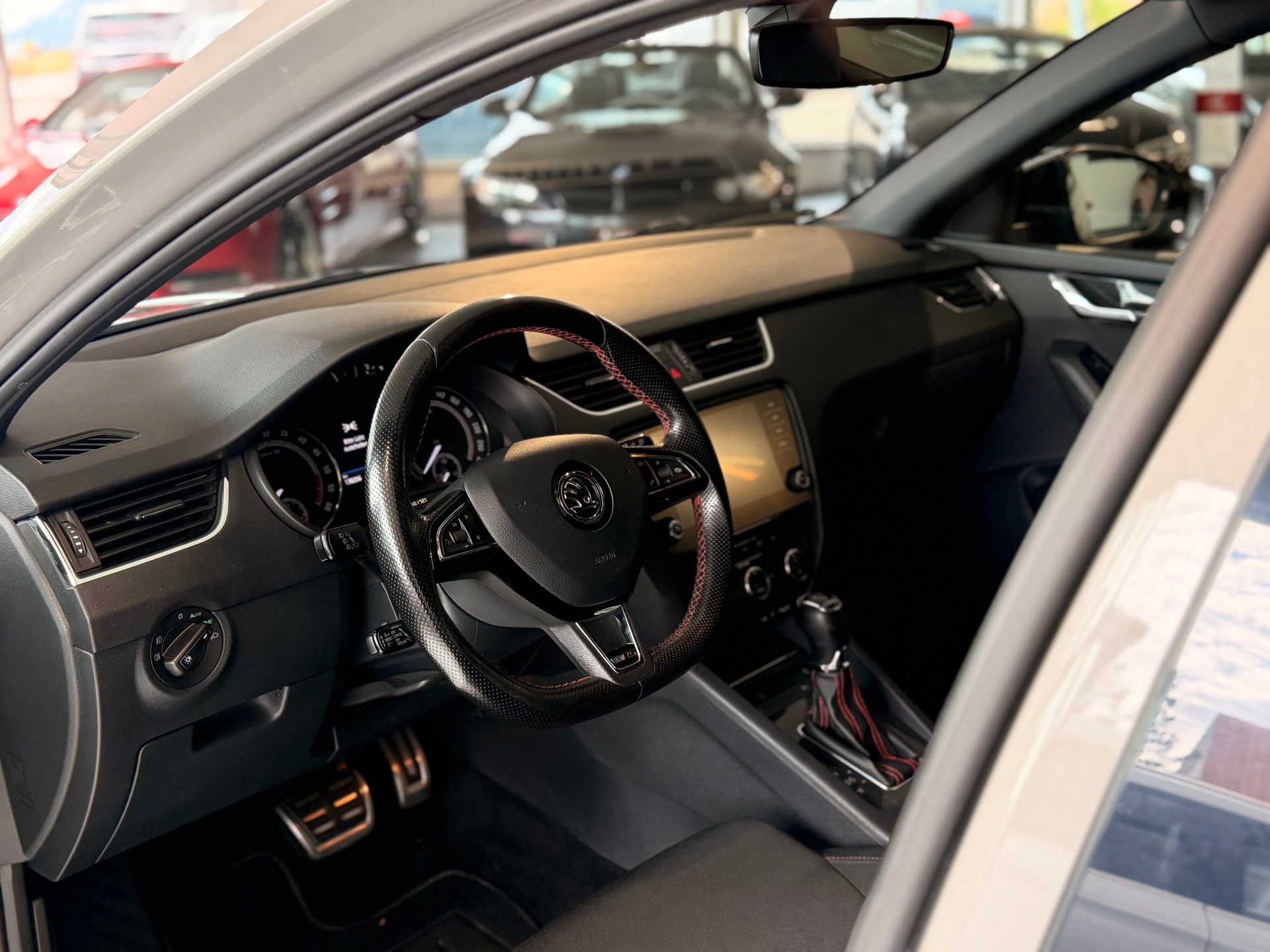 SKODA Octavia Combi 2.0 TDI RS Prag 4x4 DSG-image-13