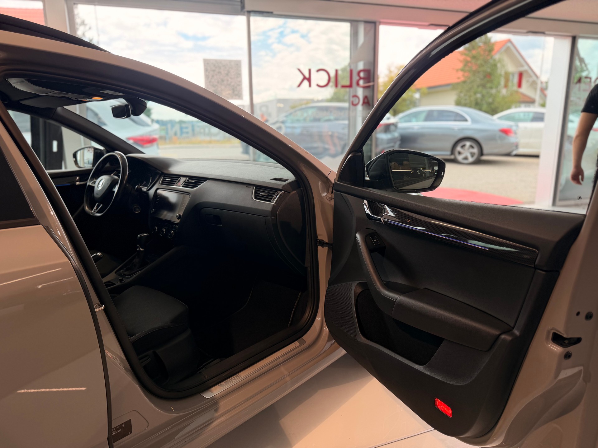 SKODA Octavia Combi 2.0 TDI RS Prag 4x4 DSG-image-19