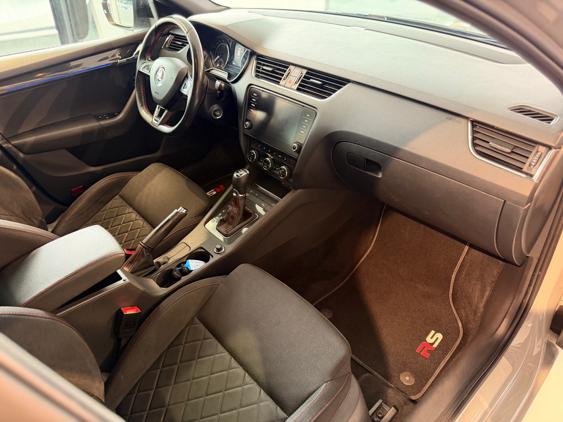 SKODA Octavia Combi 2.0 TDI RS Prag 4x4 DSG-image-20