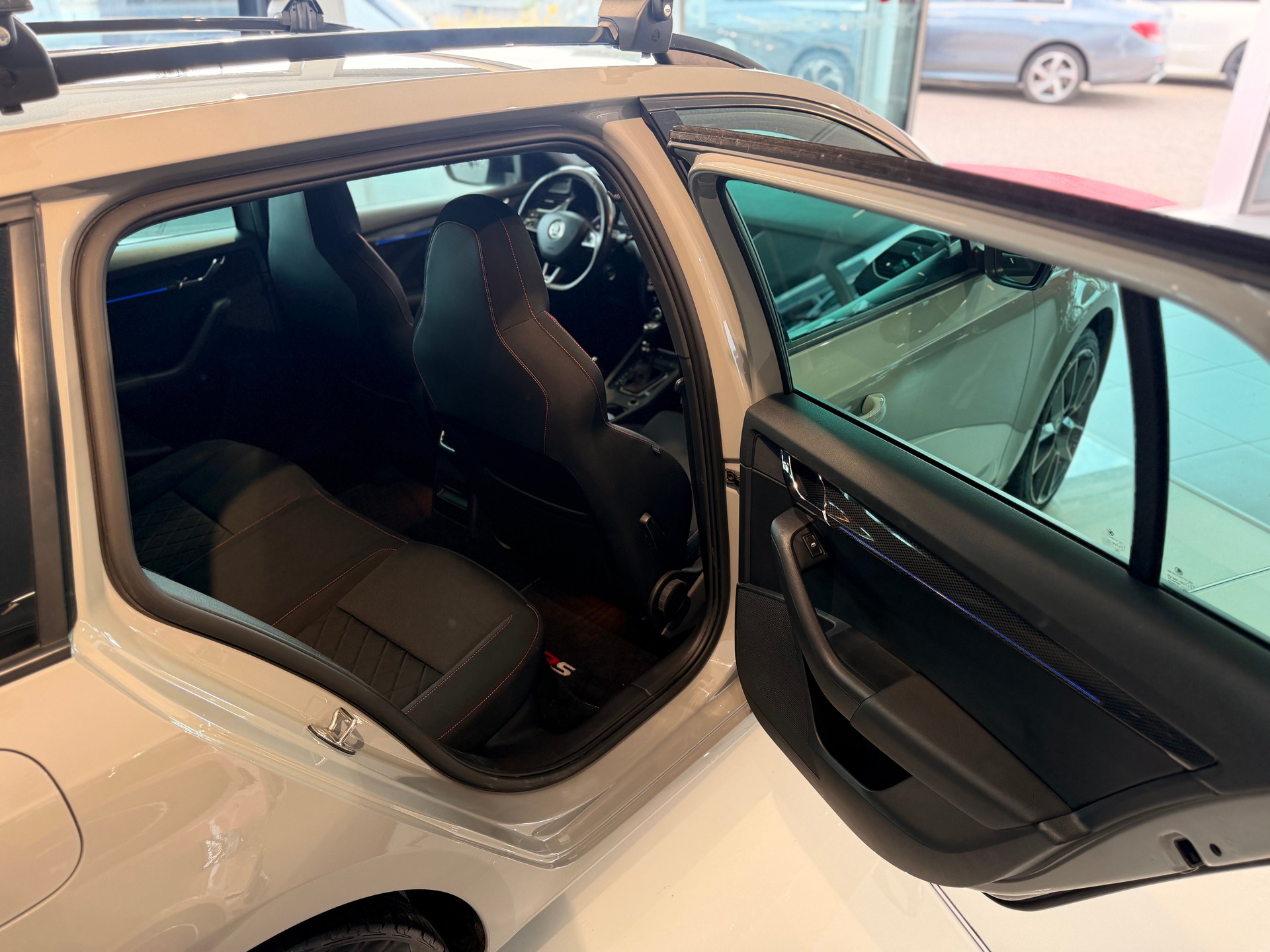 SKODA Octavia Combi 2.0 TDI RS Prag 4x4 DSG-image-17