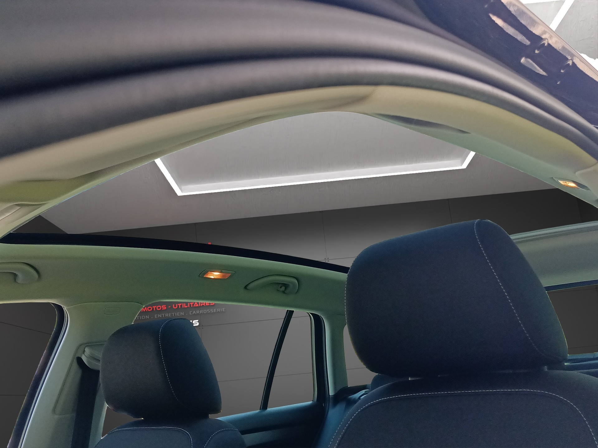 SKODA Rapid Spaceback 1.4 TSI Style DSG-image-22