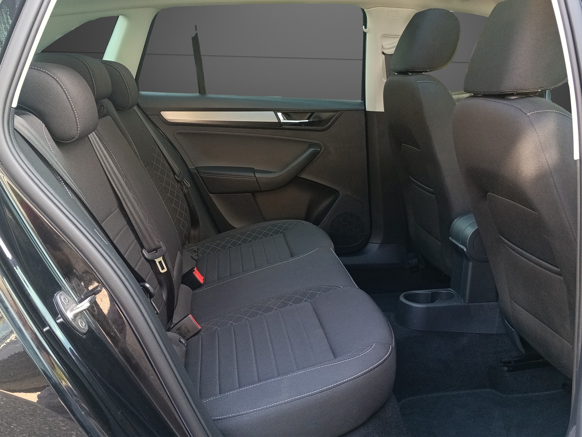 SKODA Rapid Spaceback 1.4 TSI Style DSG-image-16
